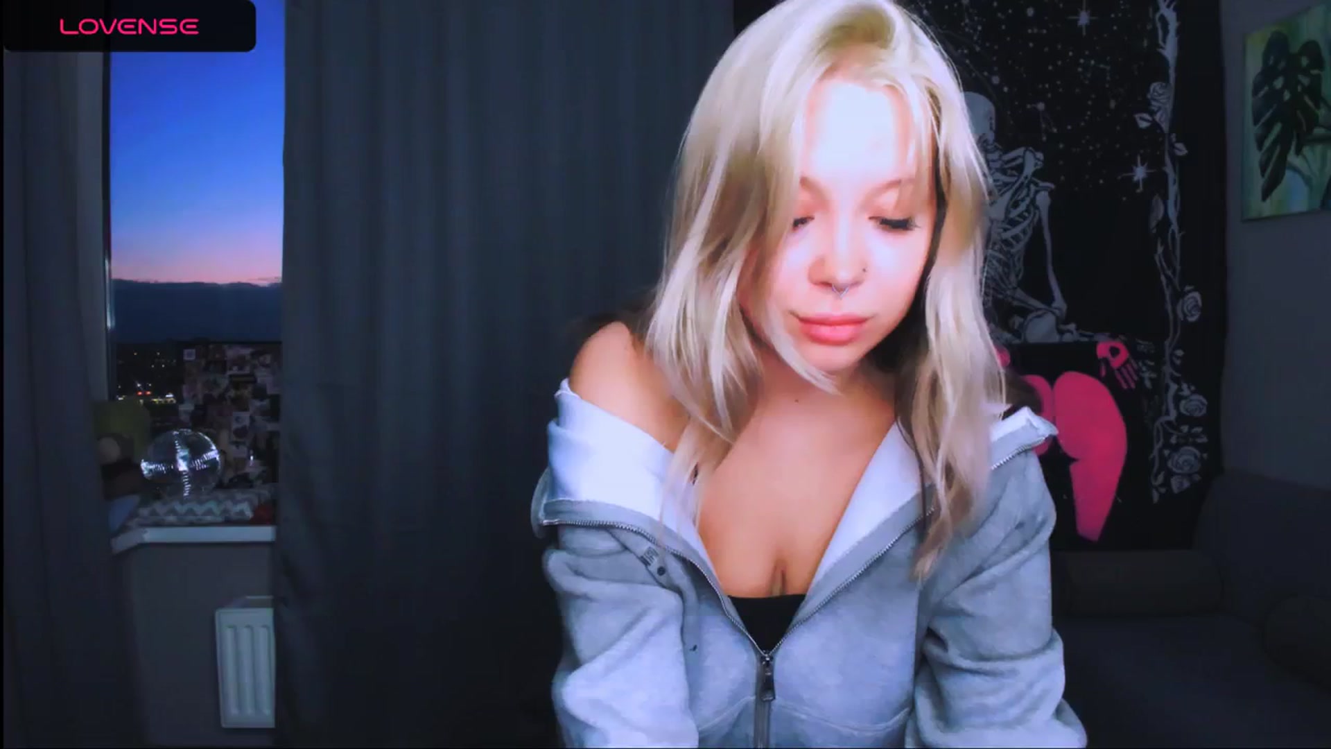 Gallery image thumbnail from MonaLauu's myfreecams stream on, 04/29/2026, 01:34 image 19 of 20