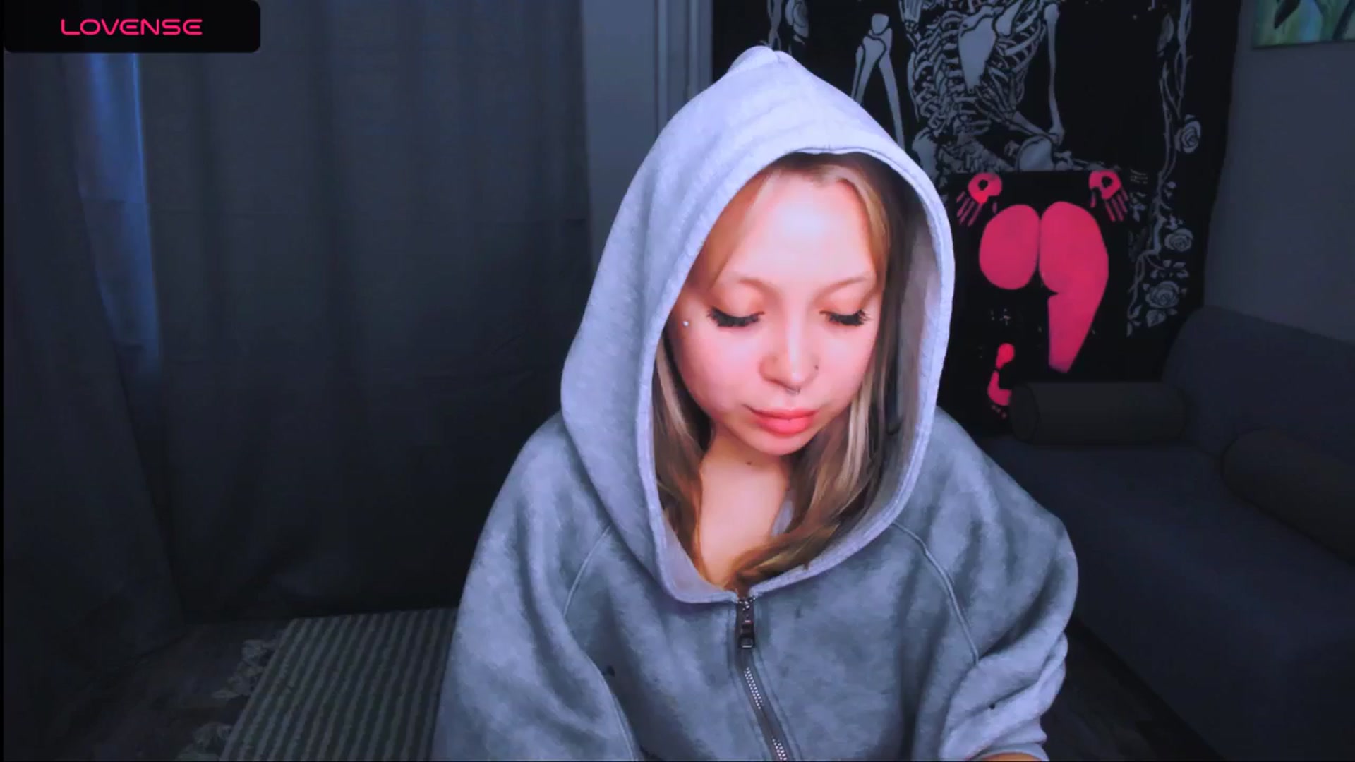 Gallery image thumbnail from MonaLauu's myfreecams stream on, 04/29/2026, 02:20 image 19 of 20