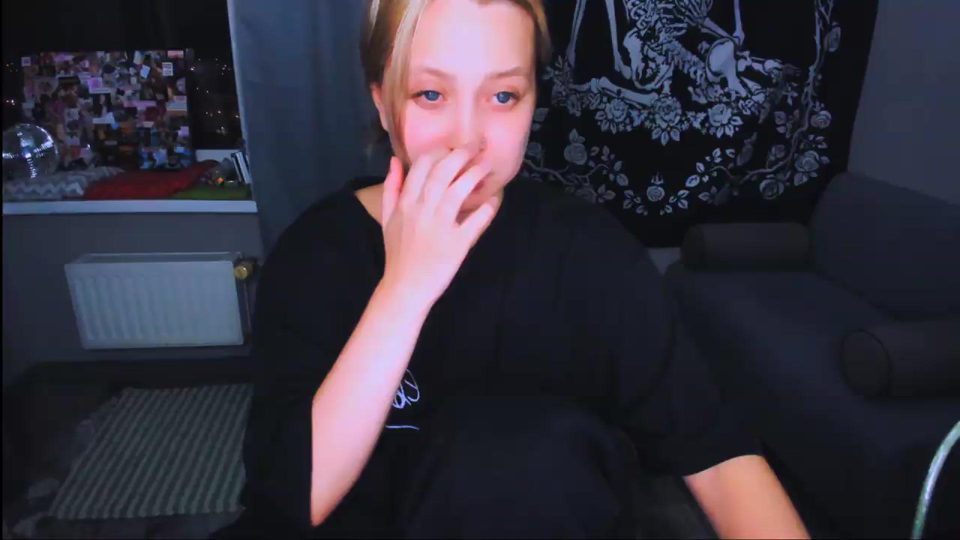 Gallery image thumbnail from MonaLauu's myfreecams stream on, 05/30/2026, 22:42 image 17 of 20