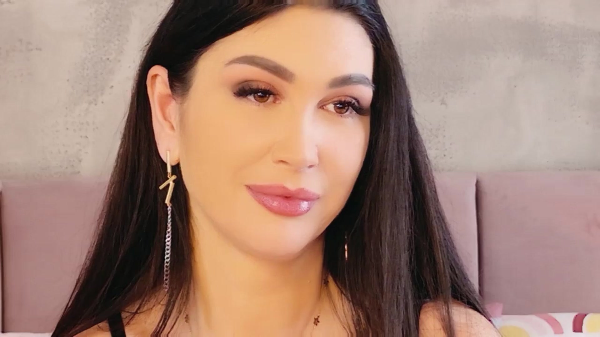 Gallery image thumbnail from Monalise's myfreecams stream on, 03/01/2026, 09:46 image 5 of 20