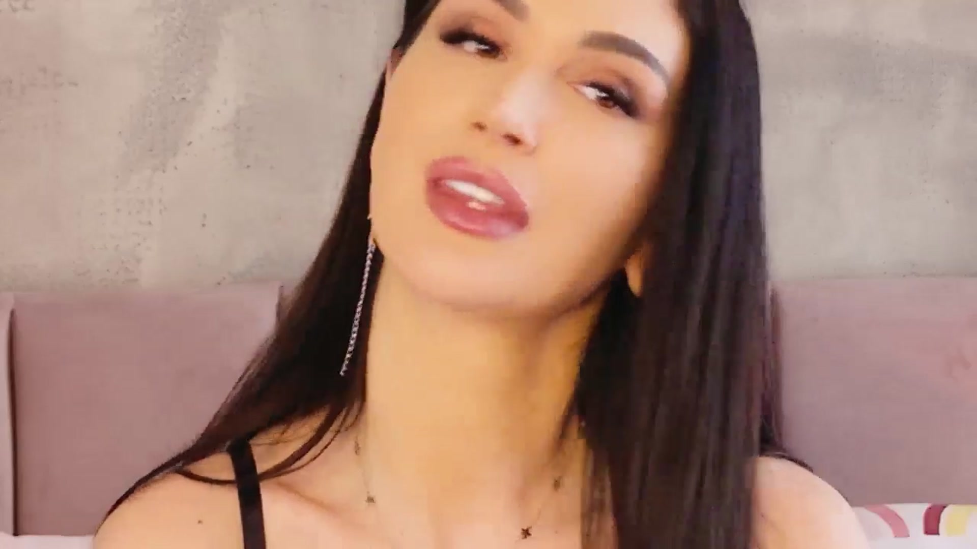 Gallery image thumbnail from Monalise's myfreecams stream on, 03/01/2026, 09:46 image 17 of 20