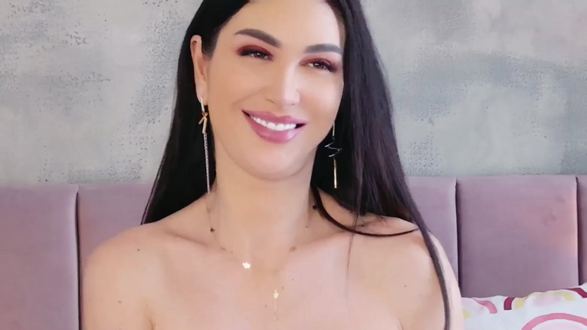 Gallery image thumbnail from Monalise's myfreecams stream on, 03/05/2026, 11:14 image 11 of 20