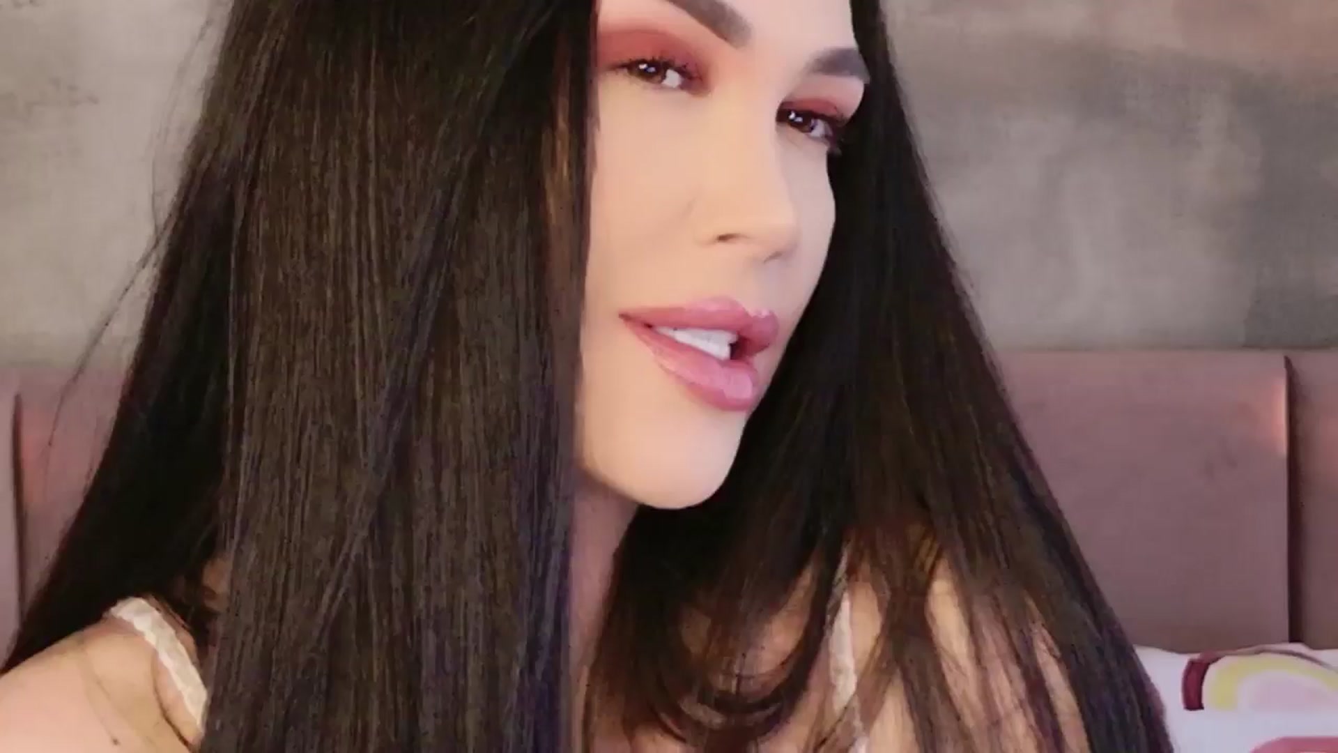 Gallery image thumbnail from Monalise's myfreecams stream on, 04/06/2026, 12:04 image 8 of 20