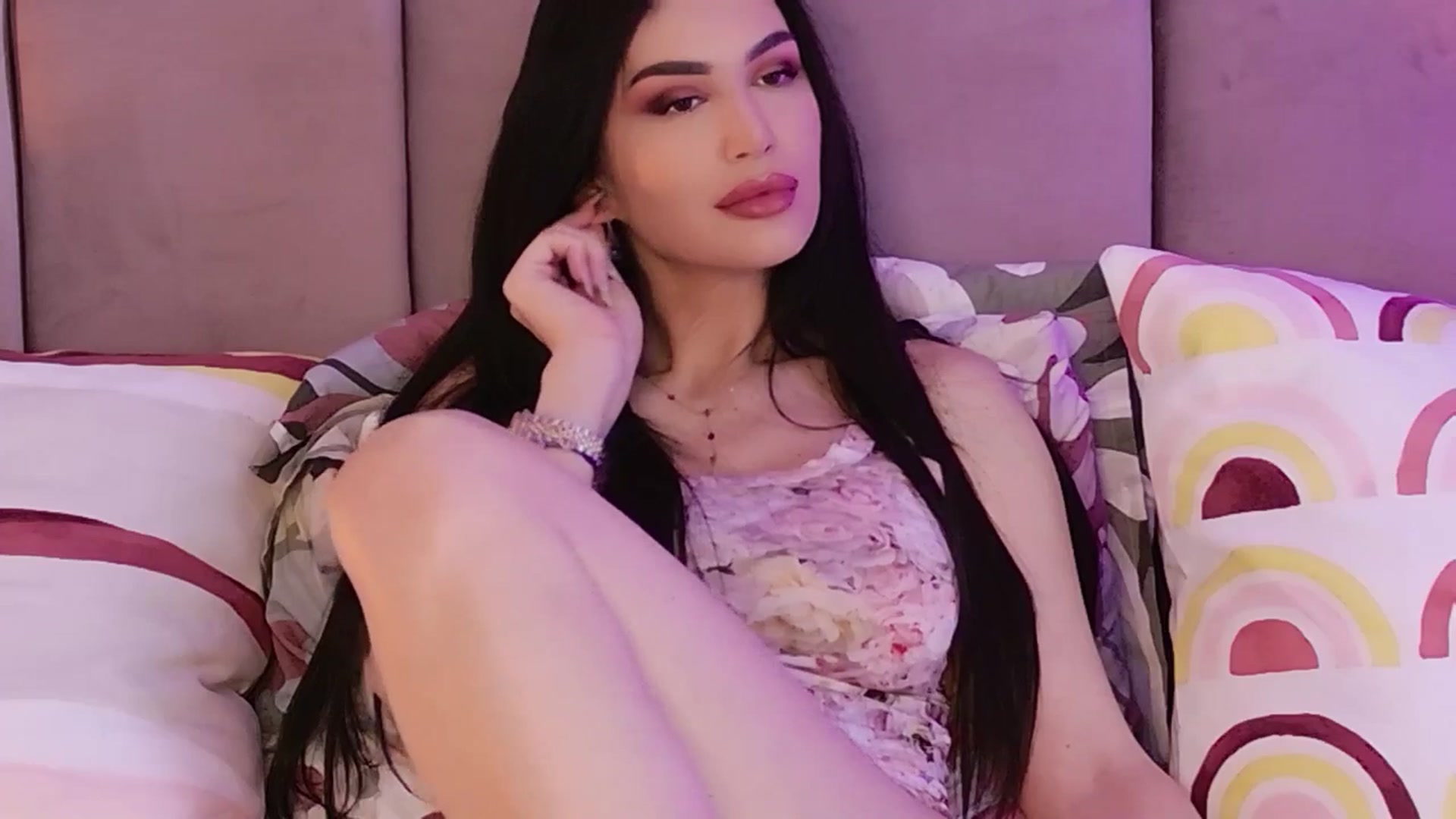 Gallery image thumbnail from Monalise's myfreecams stream on, 04/16/2026, 07:12 image 5 of 20