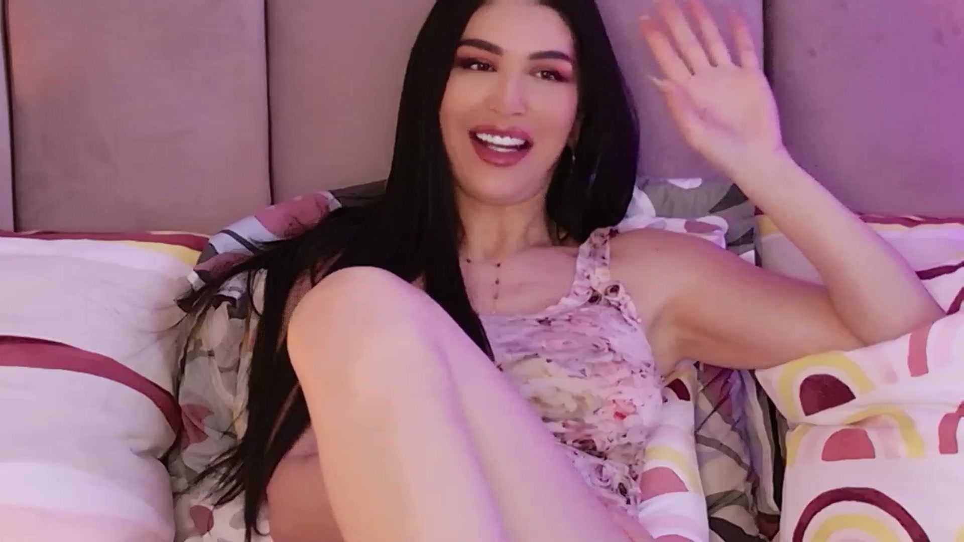 Gallery image thumbnail from Monalise's myfreecams stream on, 04/16/2026, 07:12 image 17 of 20