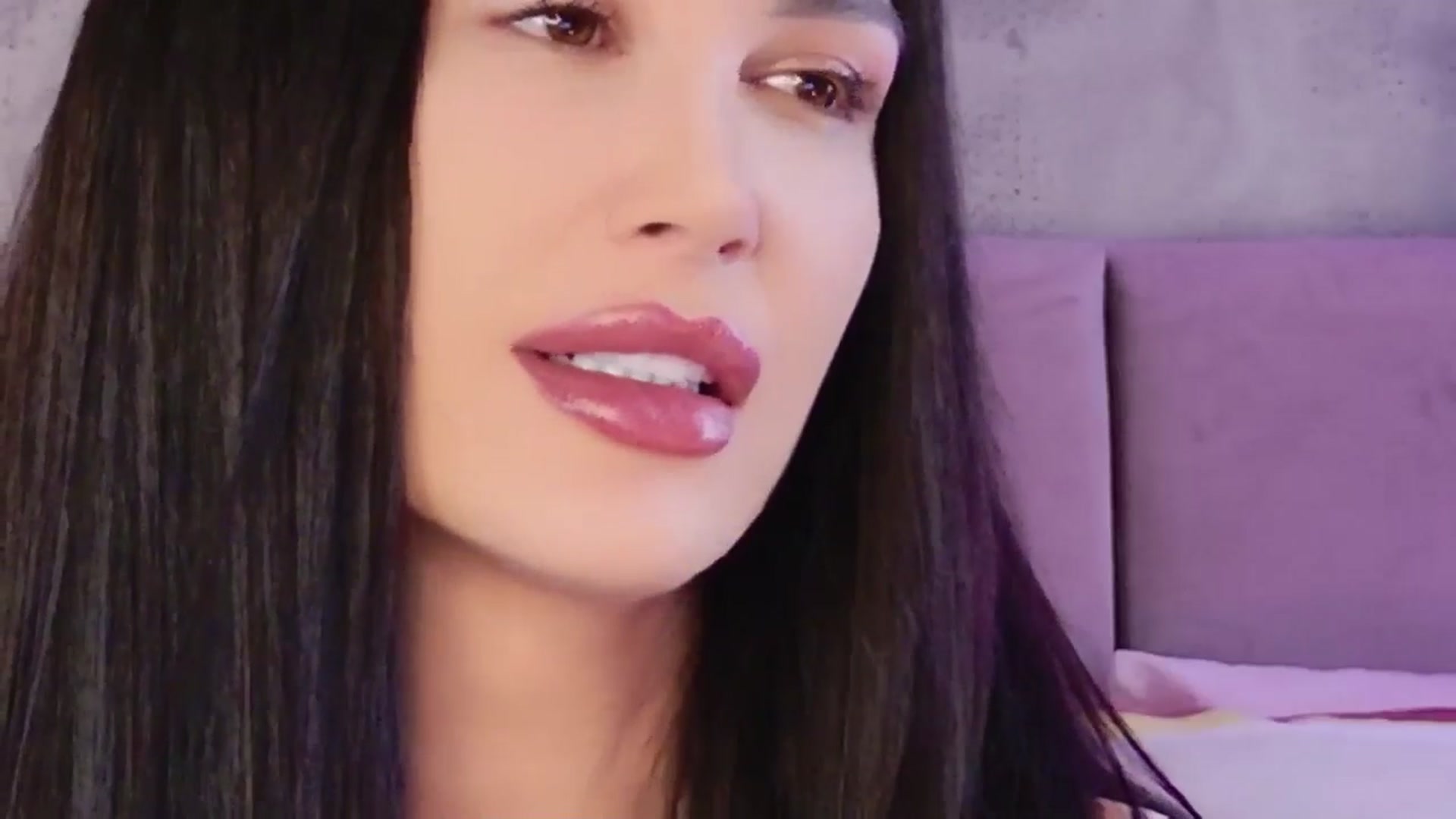 Gallery image thumbnail from Monalise's myfreecams stream on, 05/04/2026, 07:48 image 6 of 20