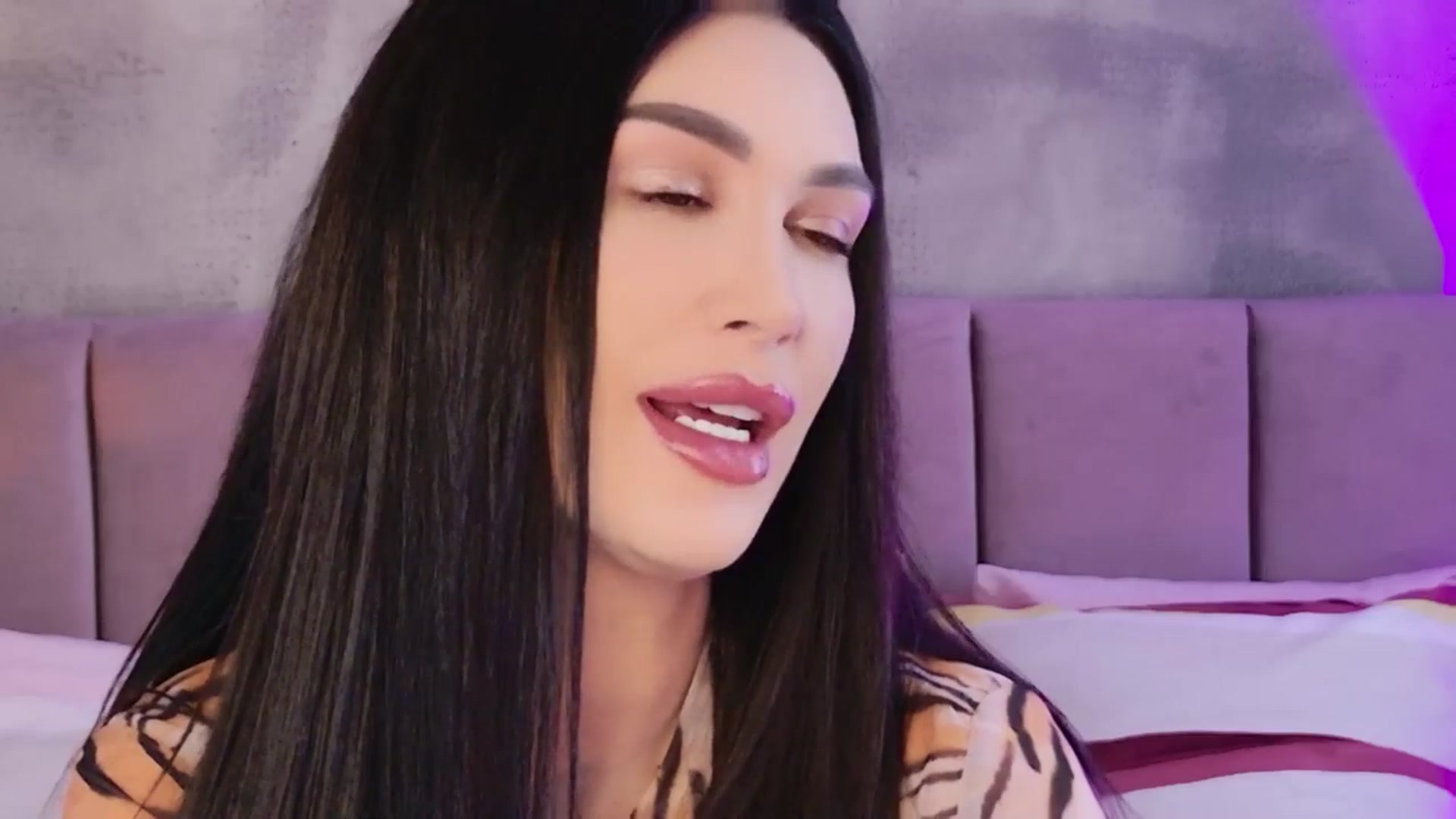 Gallery image thumbnail from Monalise's myfreecams stream on, 05/04/2026, 07:48 image 8 of 20