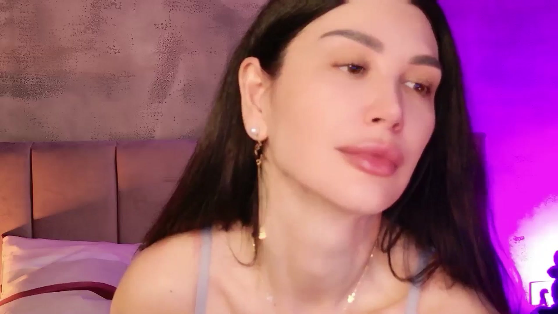 Gallery image thumbnail from Monalise's myfreecams stream on, 05/06/2026, 17:44 image 15 of 20