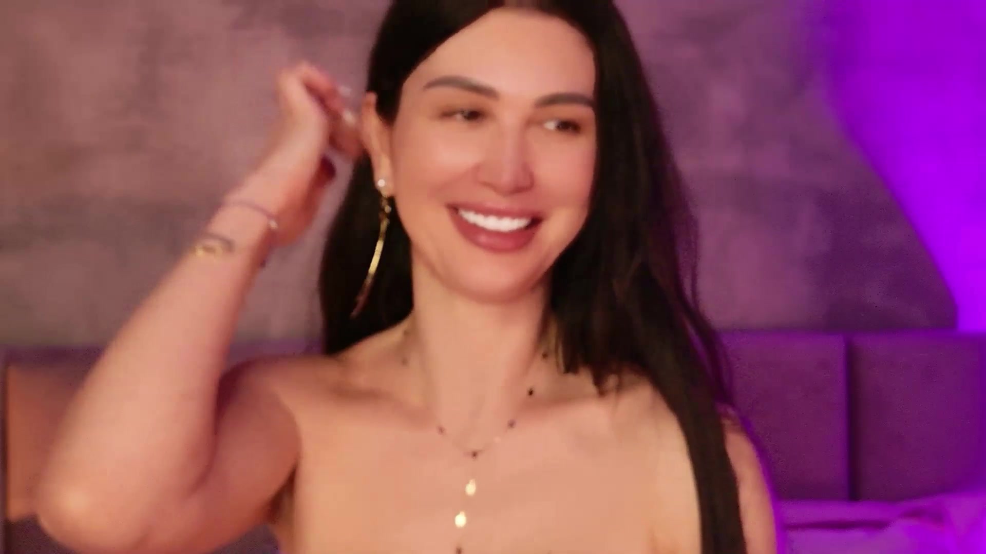 Gallery image thumbnail from Monalise's myfreecams stream on, 05/06/2026, 20:05 image 17 of 20