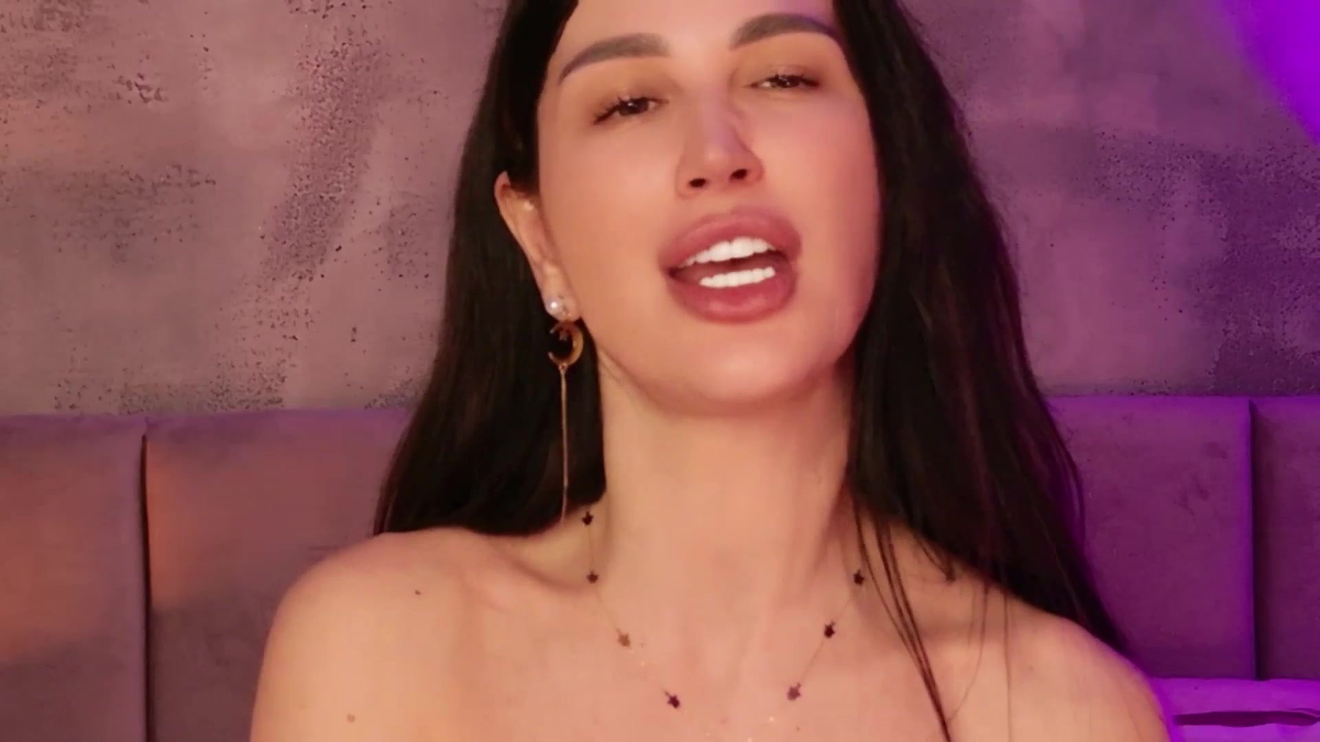 Gallery image thumbnail from Monalise's myfreecams stream on, 05/06/2026, 20:05 image 18 of 20