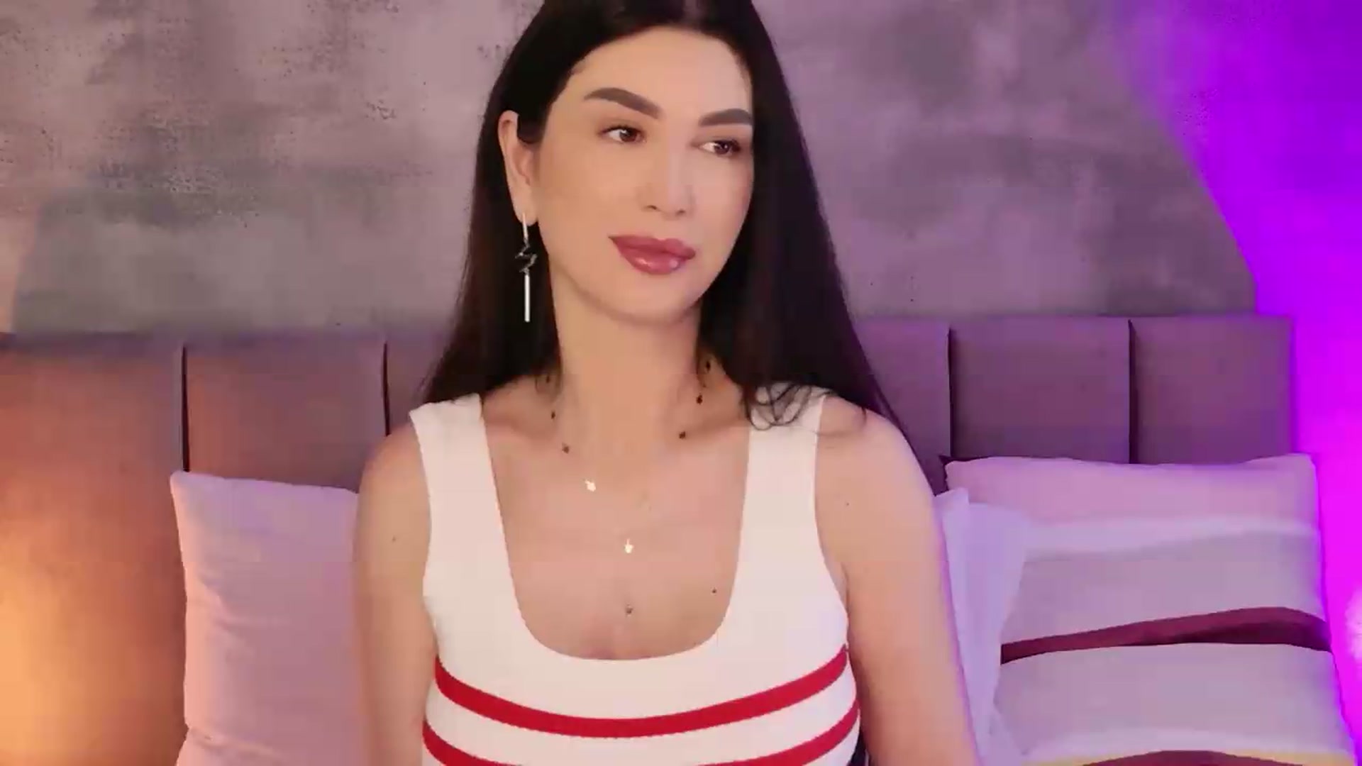 Gallery image thumbnail from Monalise's myfreecams stream on, 05/16/2026, 14:35 image 8 of 20
