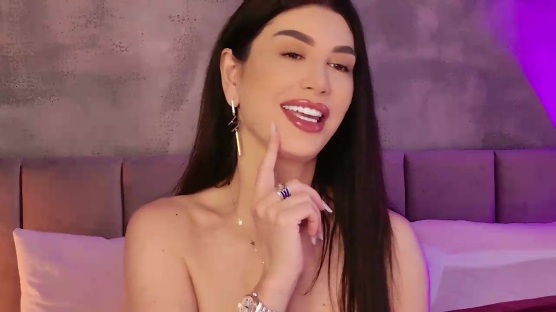 Gallery image thumbnail from Monalise's myfreecams stream on, 05/16/2026, 15:17 image 4 of 20