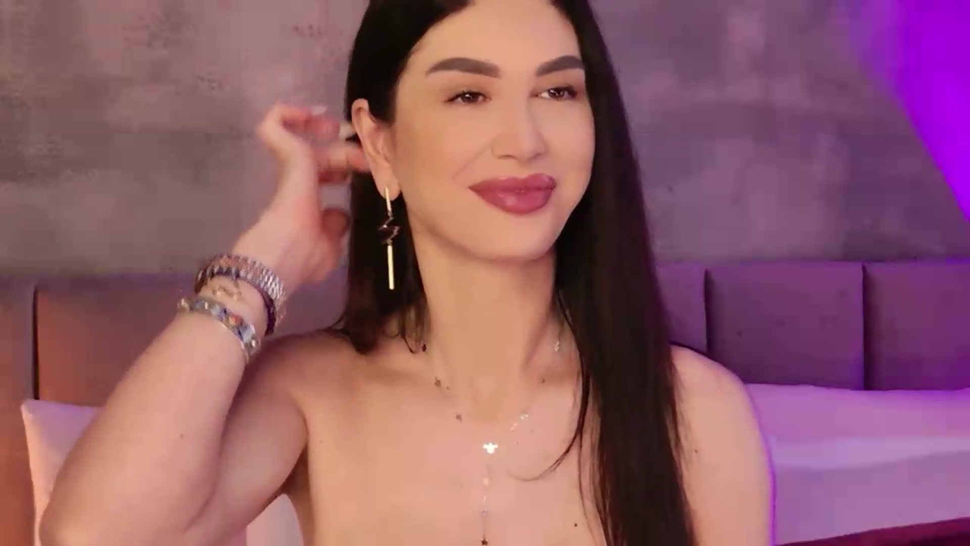 Gallery image thumbnail from Monalise's myfreecams stream on, 05/16/2026, 15:17 image 2 of 20
