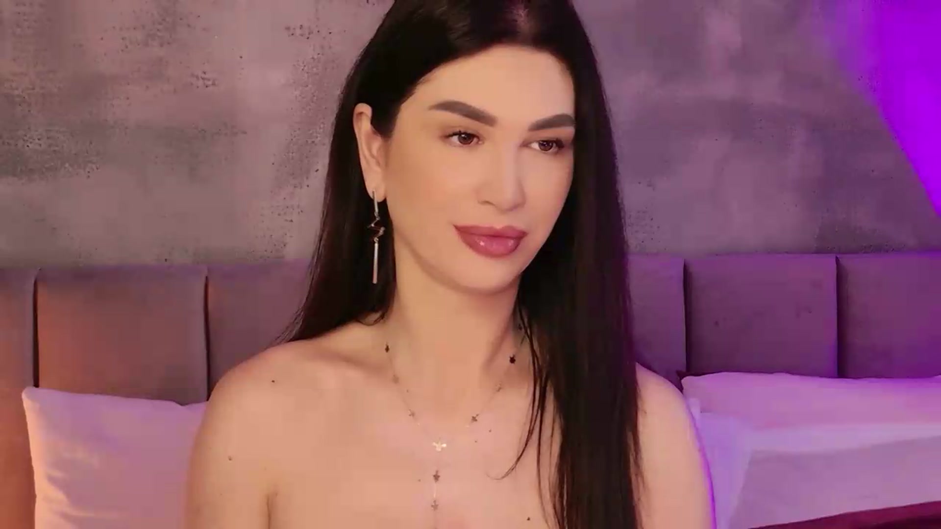 Gallery image thumbnail from Monalise's myfreecams stream on, 05/16/2026, 15:17 image 5 of 20