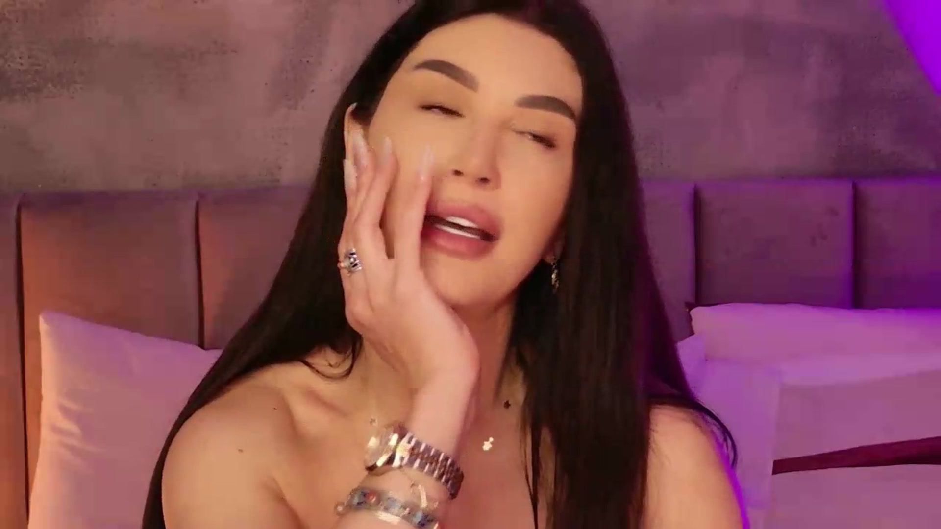 Gallery image thumbnail from Monalise's myfreecams stream on, 05/16/2026, 18:22 image 18 of 20