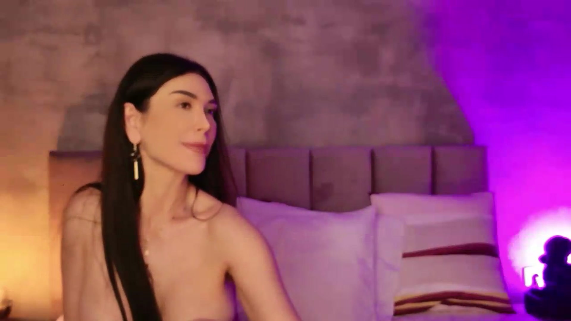 Gallery image thumbnail from Monalise's myfreecams stream on, 05/16/2026, 18:22 image 6 of 20
