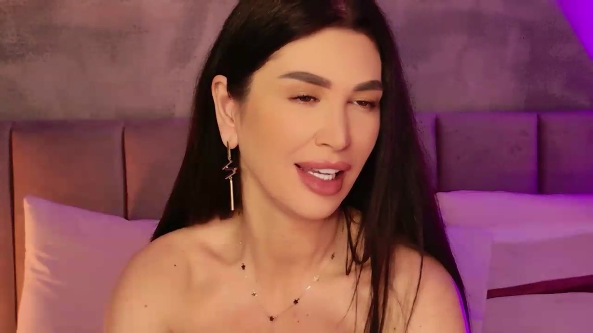 Gallery image thumbnail from Monalise's myfreecams stream on, 05/16/2026, 18:22 image 10 of 20