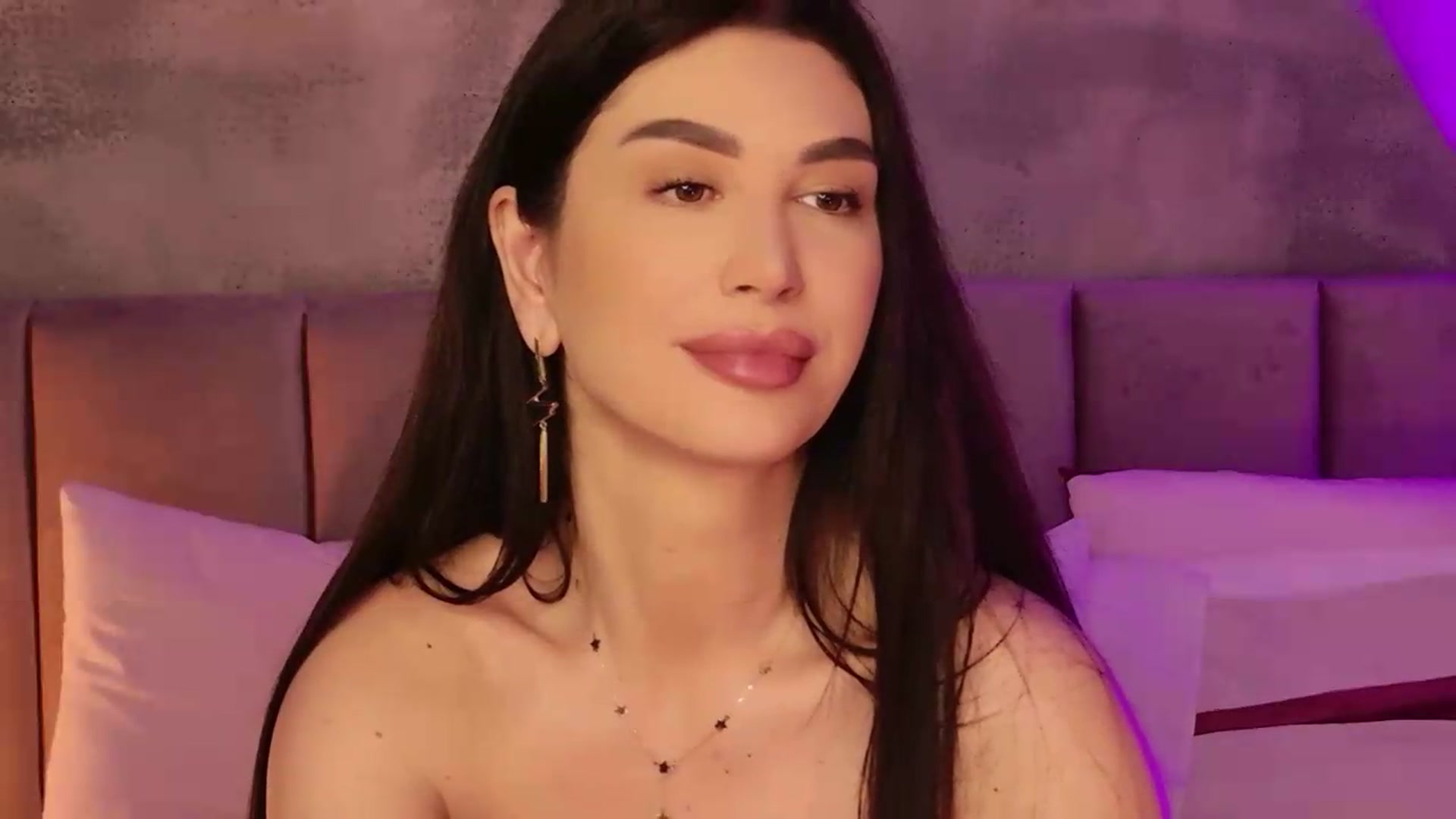 Gallery image thumbnail from Monalise's myfreecams stream on, 05/16/2026, 18:22 image 12 of 20