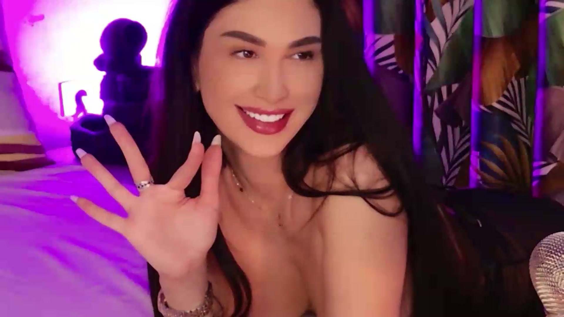 Gallery image thumbnail from Monalise's myfreecams stream on, 05/17/2026, 16:06 image 7 of 20