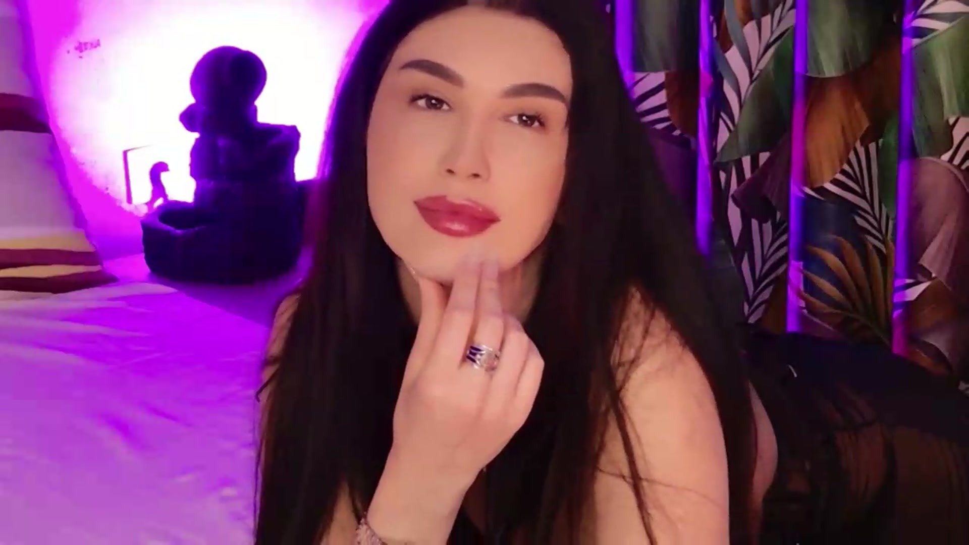 Gallery image thumbnail from Monalise's myfreecams stream on, 05/17/2026, 16:06 image 9 of 20