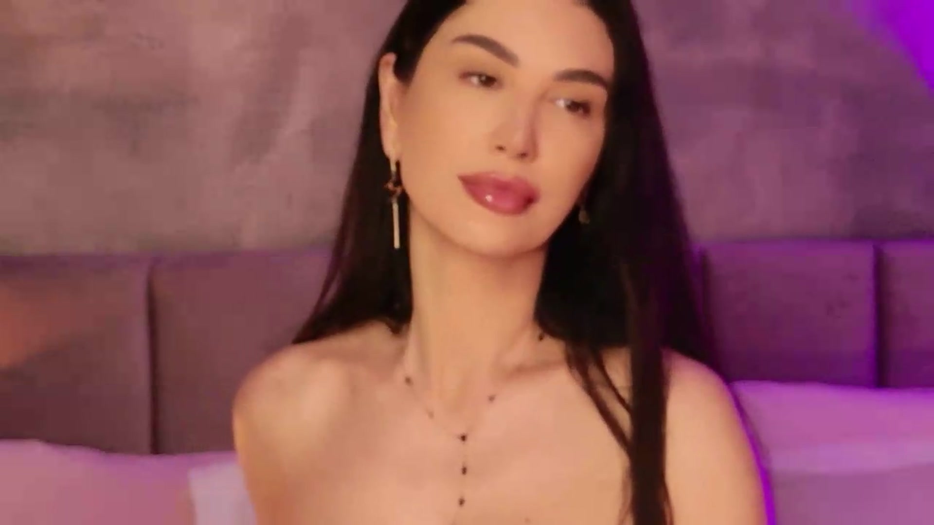 Gallery image thumbnail from Monalise's myfreecams stream on, 05/17/2026, 18:14 image 6 of 20