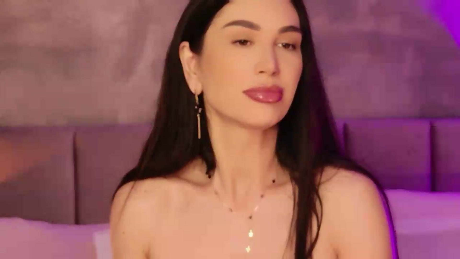 Gallery image thumbnail from Monalise's myfreecams stream on, 05/17/2026, 18:14 image 12 of 20