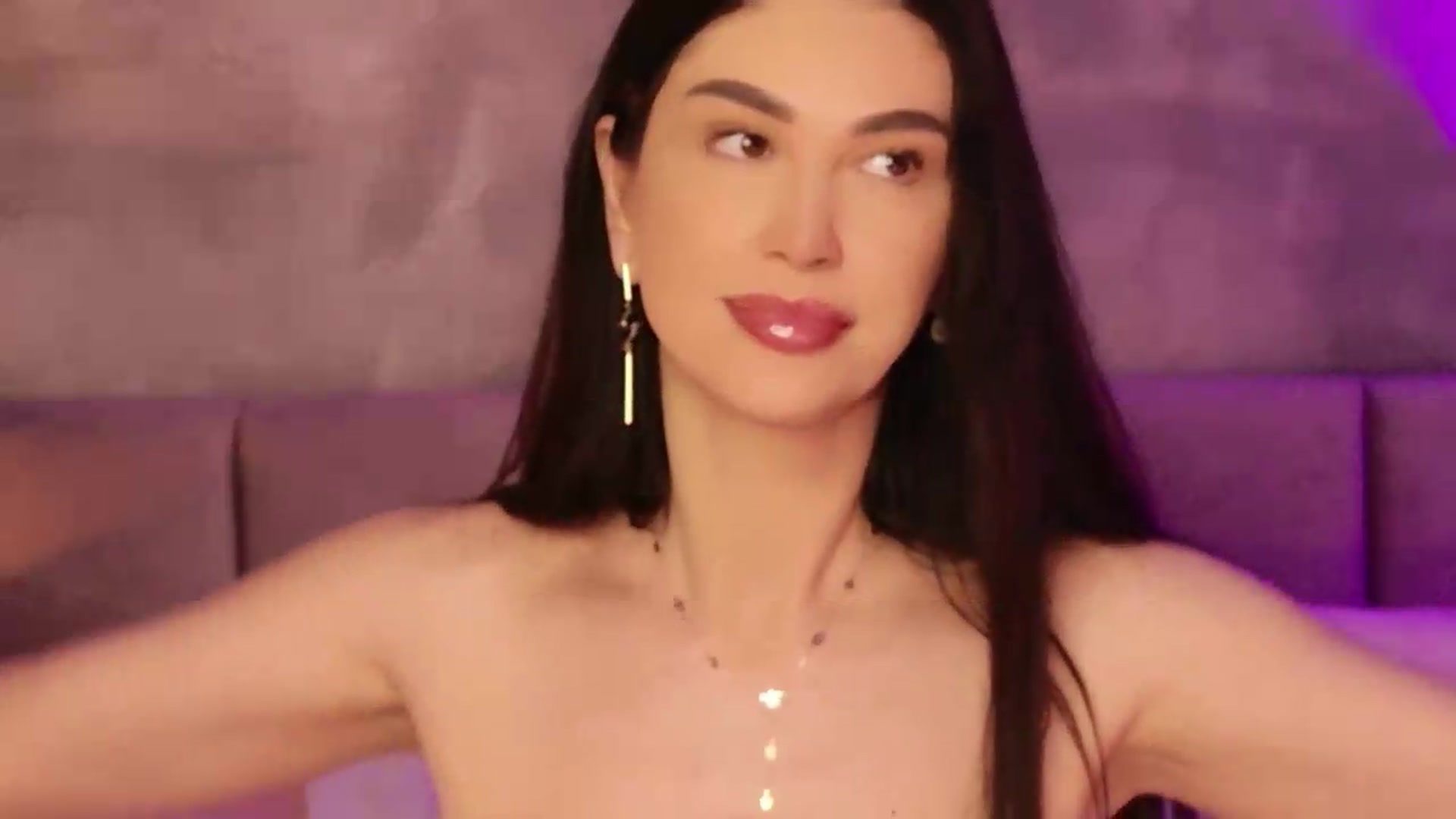 Gallery image thumbnail from Monalise's myfreecams stream on, 05/17/2026, 18:14 image 7 of 20