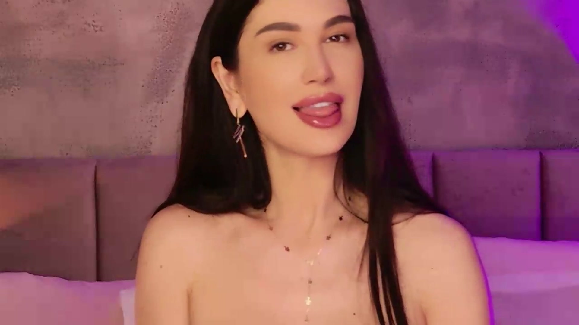 Gallery image thumbnail from Monalise's myfreecams stream on, 05/17/2026, 18:14 image 3 of 20