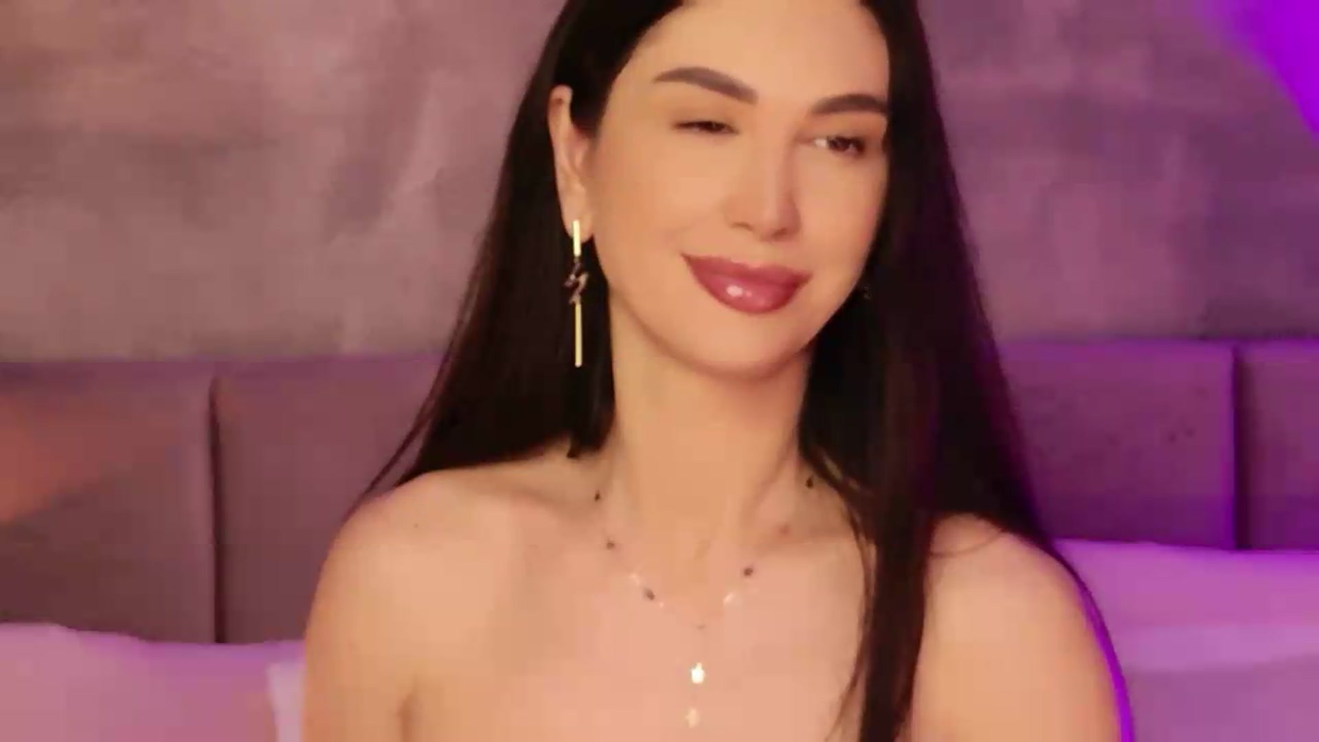 Gallery image thumbnail from Monalise's myfreecams stream on, 05/17/2026, 18:14 image 11 of 20