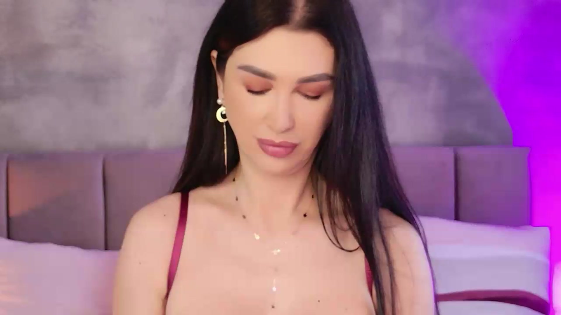 Gallery image thumbnail from Monalise's myfreecams stream on, 05/20/2026, 13:21 image 19 of 20
