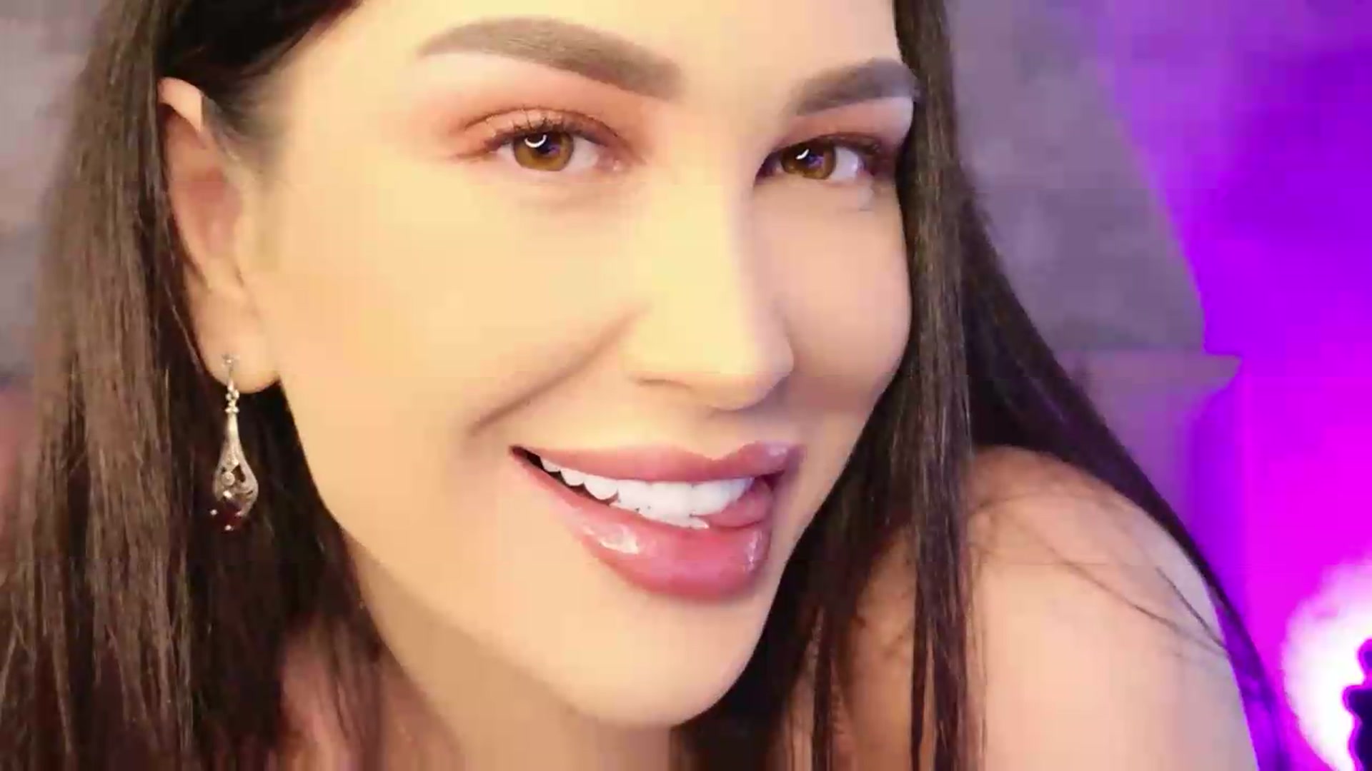 Gallery image thumbnail from Monalise's myfreecams stream on, 05/29/2026, 13:28 image 9 of 20