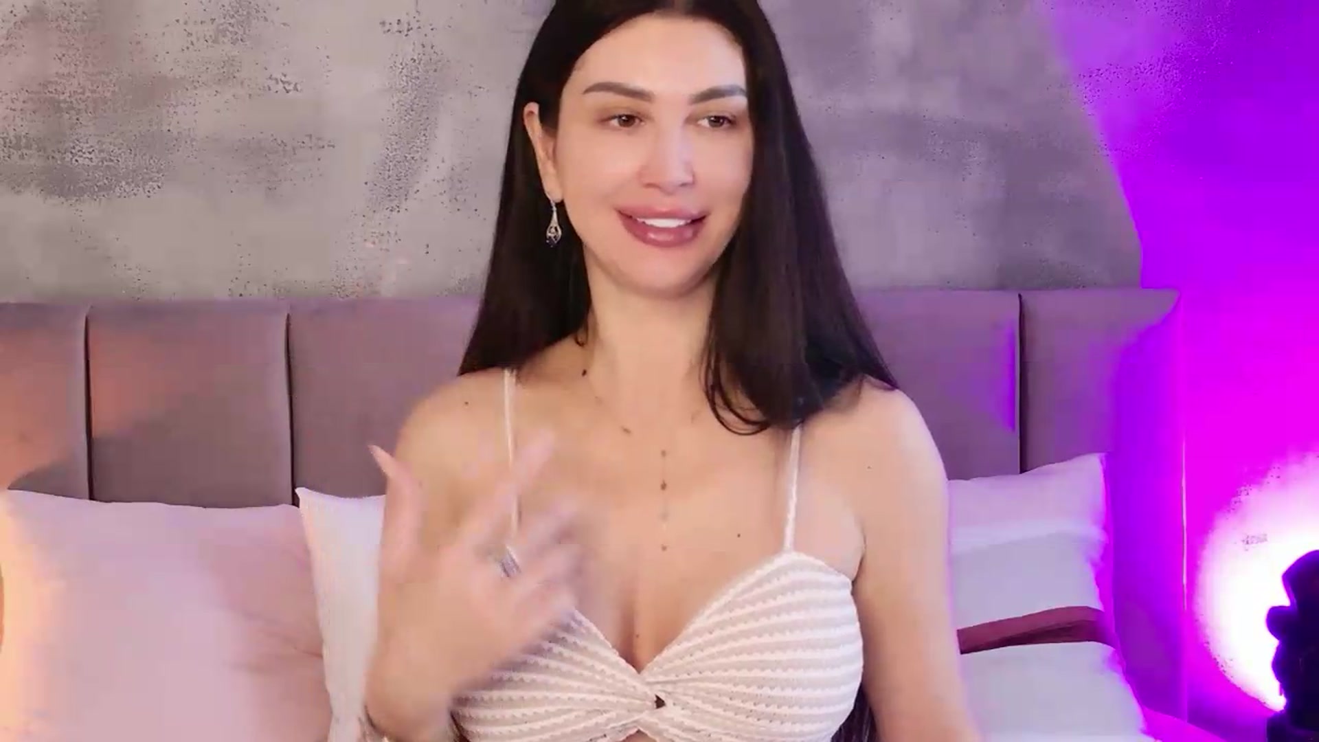 Gallery image thumbnail from Monalise's myfreecams stream on, 05/31/2026, 13:55 image 17 of 20