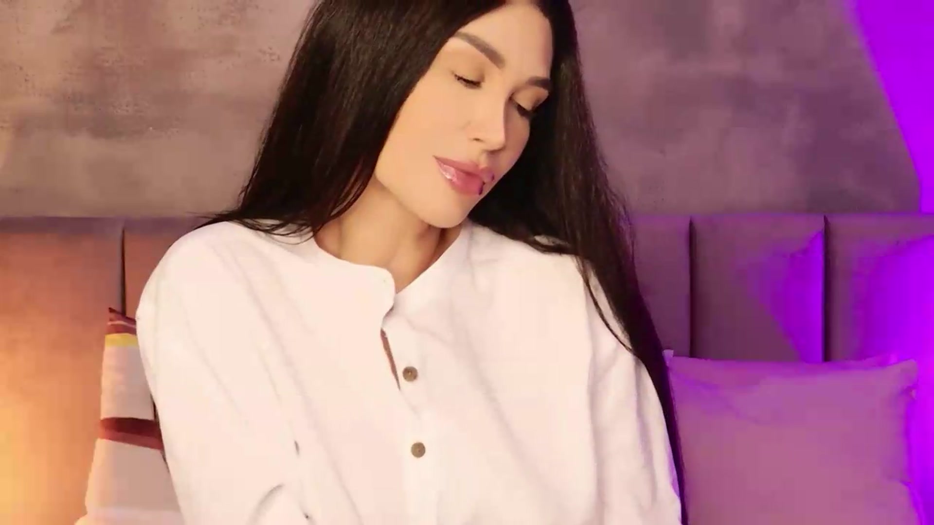 Gallery image thumbnail from Monalise's myfreecams stream on, 06/01/2026, 18:13 image 18 of 20