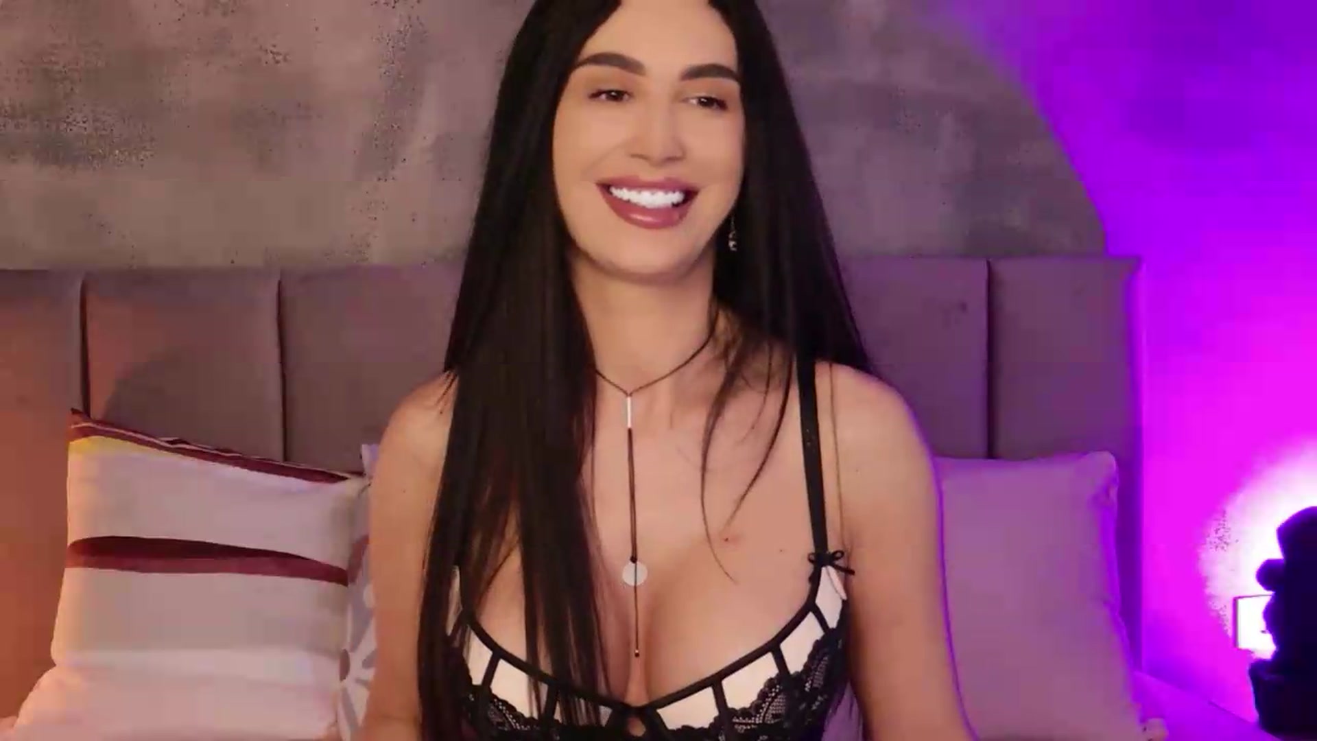Gallery image thumbnail from Monalise's myfreecams stream on, 06/09/2026, 14:42 image 13 of 20