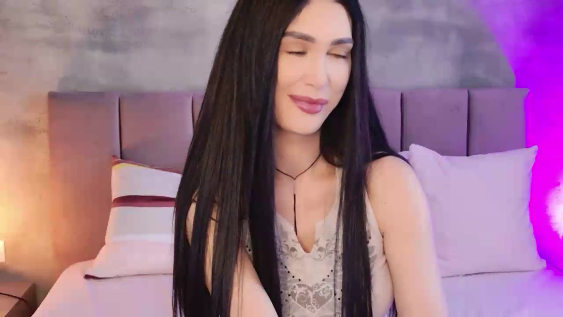 Gallery image thumbnail from Monalise's myfreecams stream on, 06/13/2026, 07:51 image 7 of 20
