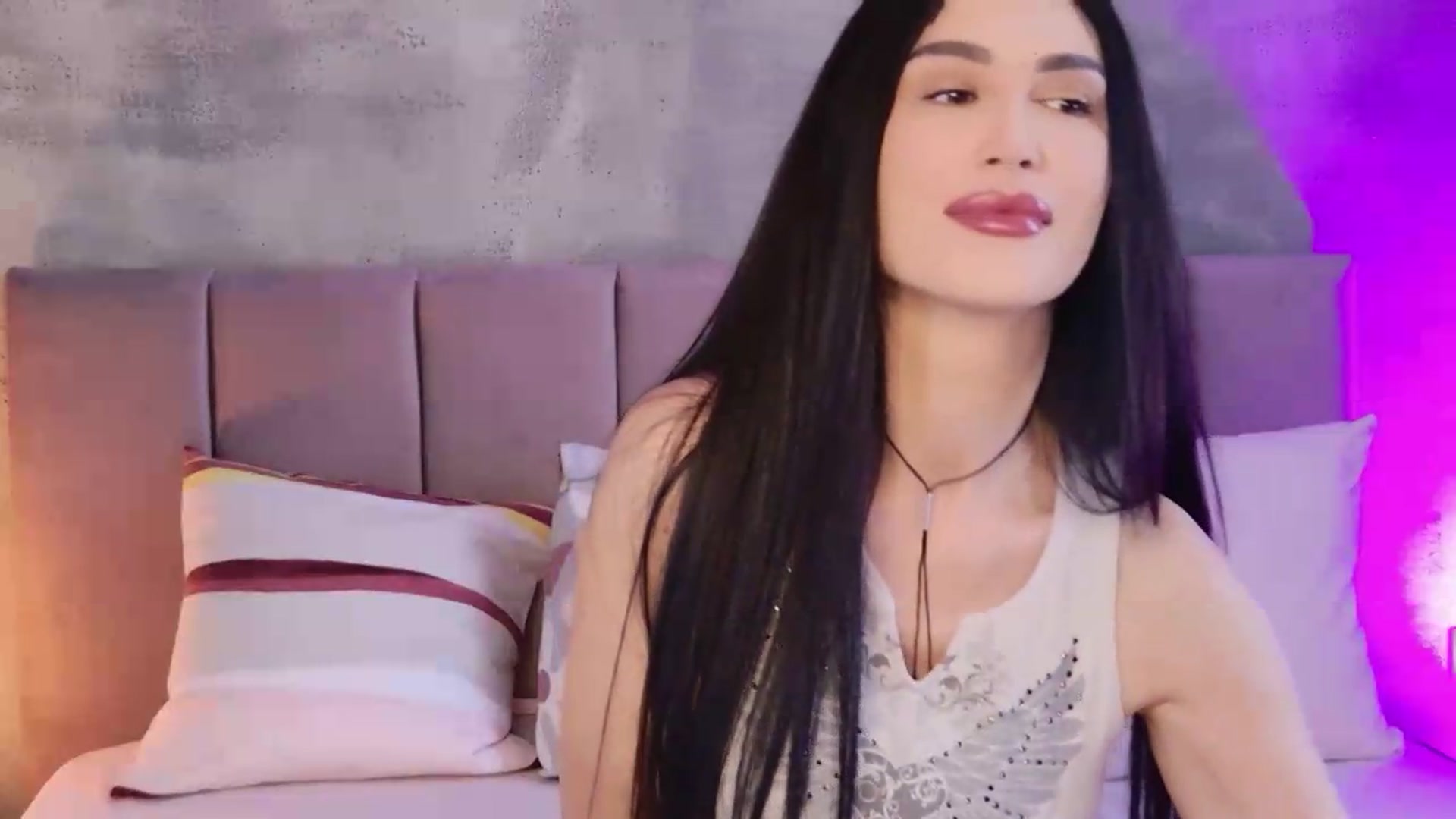 Gallery image thumbnail from Monalise's myfreecams stream on, 06/13/2026, 07:51 image 4 of 20