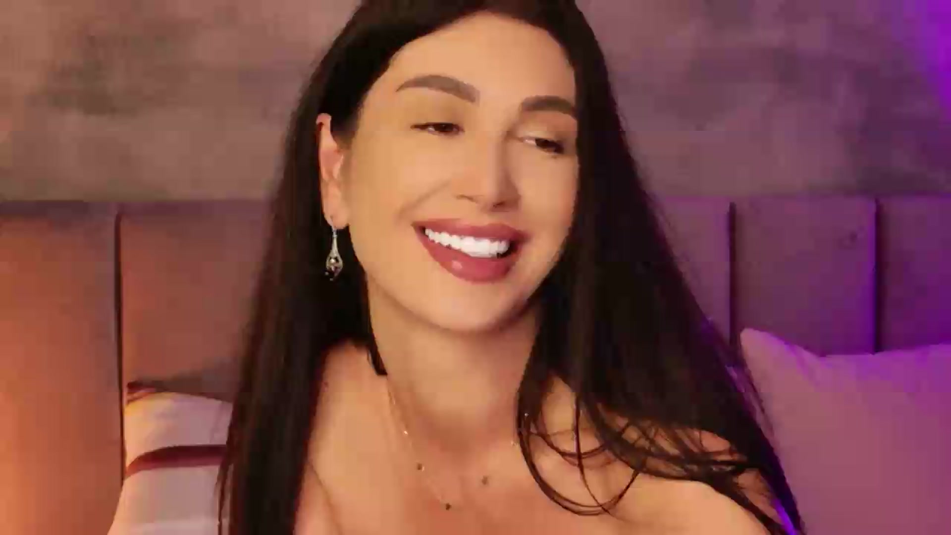 Gallery image thumbnail from Monalise's myfreecams stream on, 06/21/2026, 20:10 image 17 of 20
