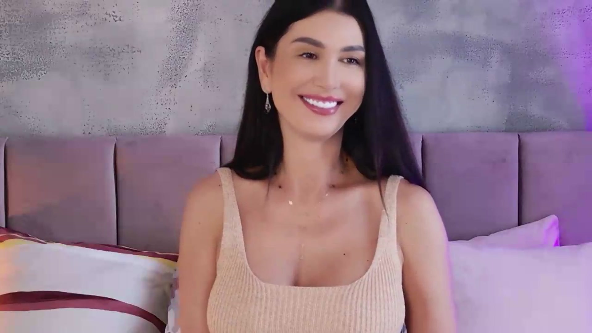 Gallery image thumbnail from Monalise's myfreecams stream on, 06/23/2026, 11:31 image 14 of 20
