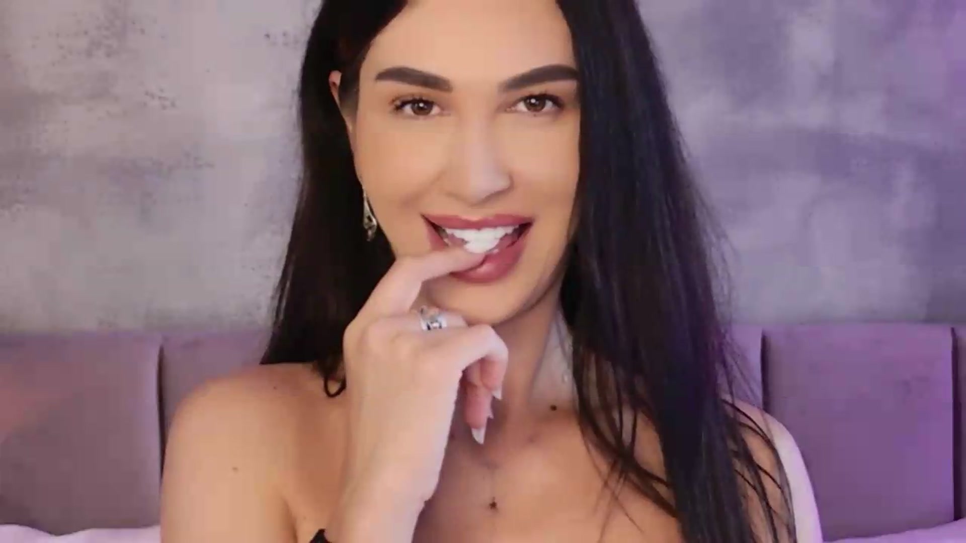 Gallery image thumbnail from Monalise's myfreecams stream on, 06/26/2026, 06:48 image 9 of 20