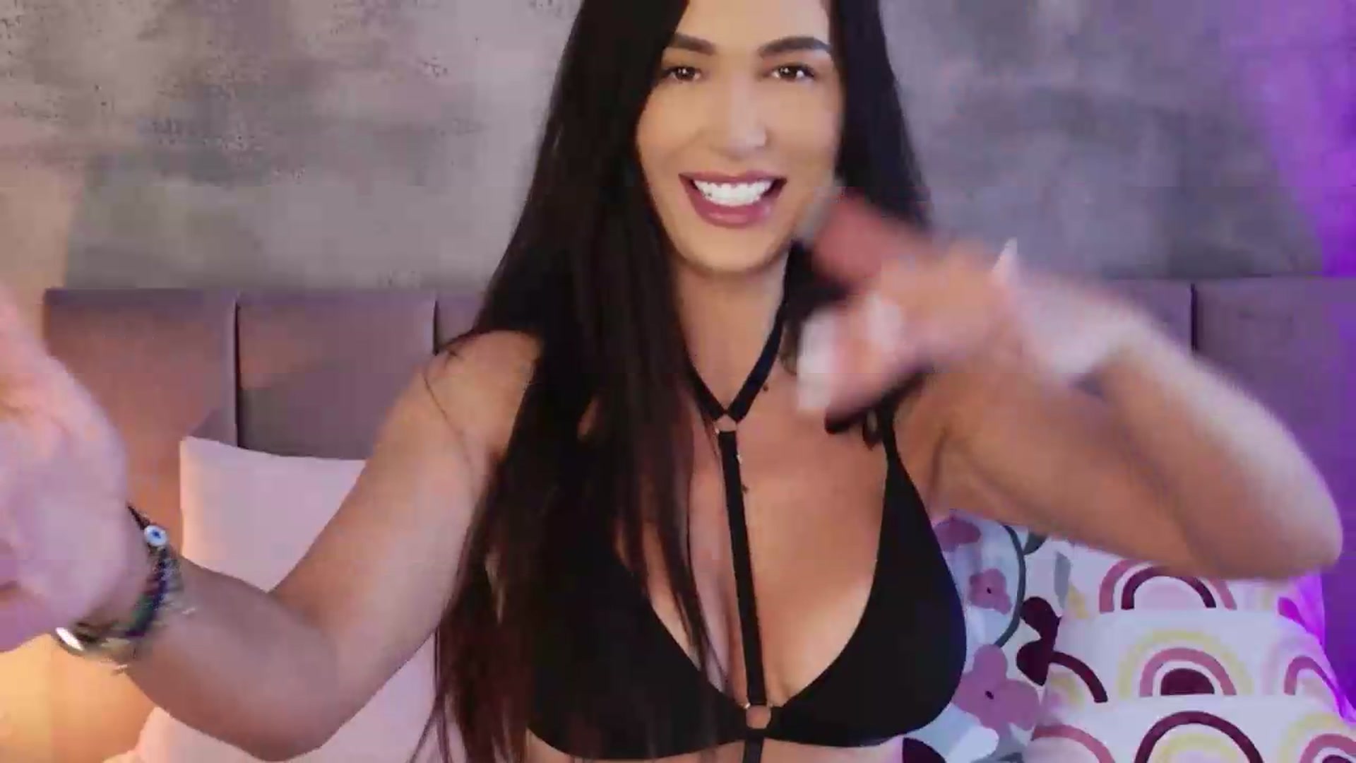 Gallery image thumbnail from Monalise's myfreecams stream on, 07/09/2026, 13:32 image 19 of 20