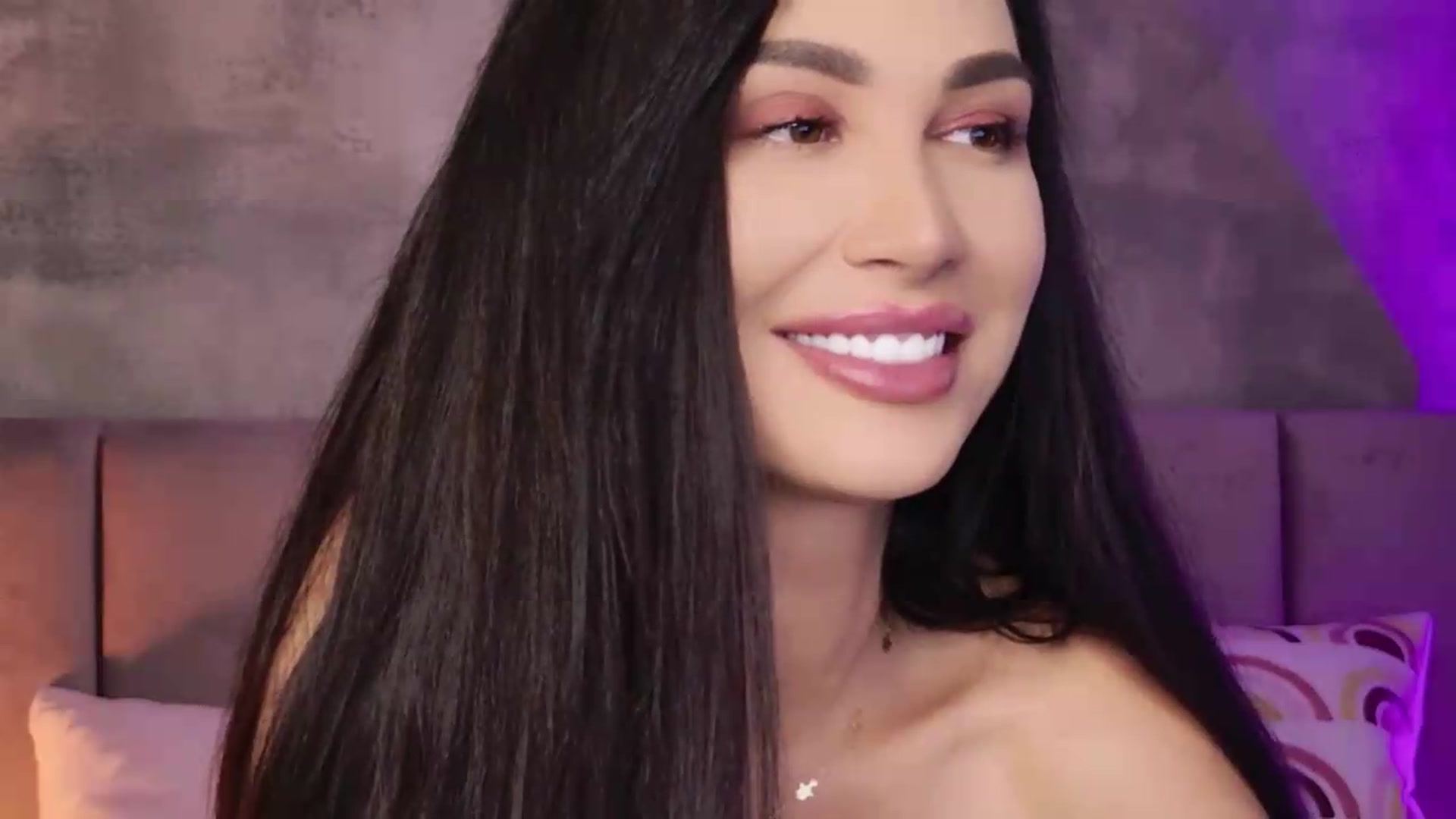 Gallery image thumbnail from Monalise's myfreecams stream on, 08/07/2026, 17:49 image 13 of 20