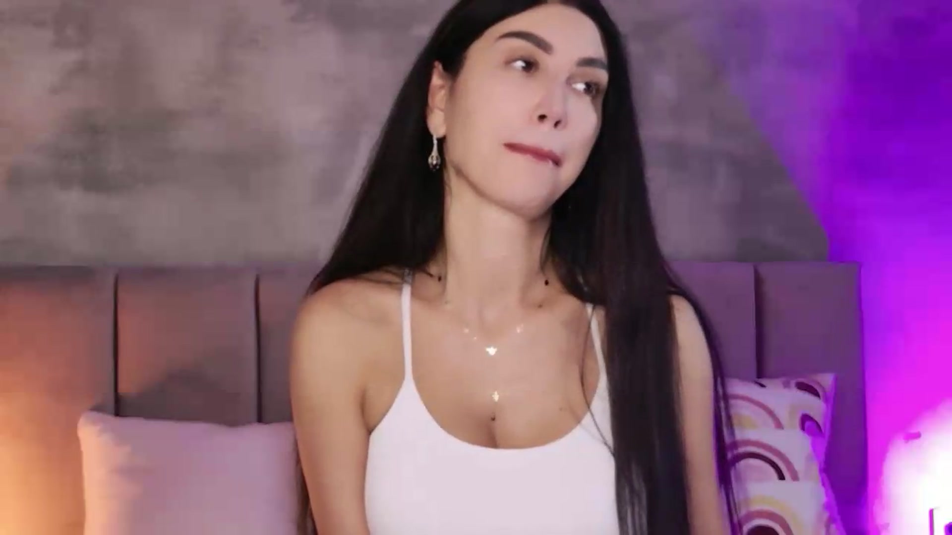 Gallery image thumbnail from Monalise's myfreecams stream on, 08/08/2026, 15:58 image 3 of 20