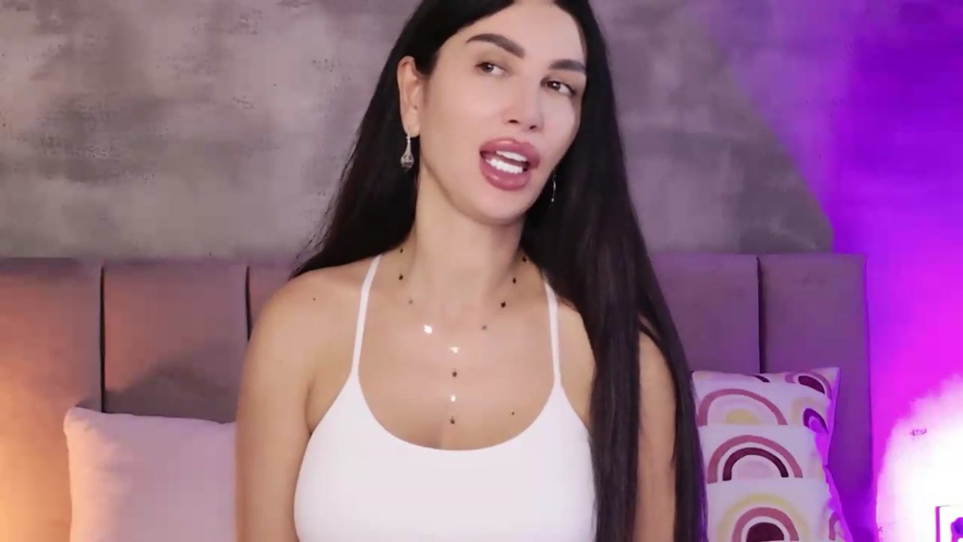 Gallery image thumbnail from Monalise's myfreecams stream on, 08/08/2026, 15:58 image 15 of 20