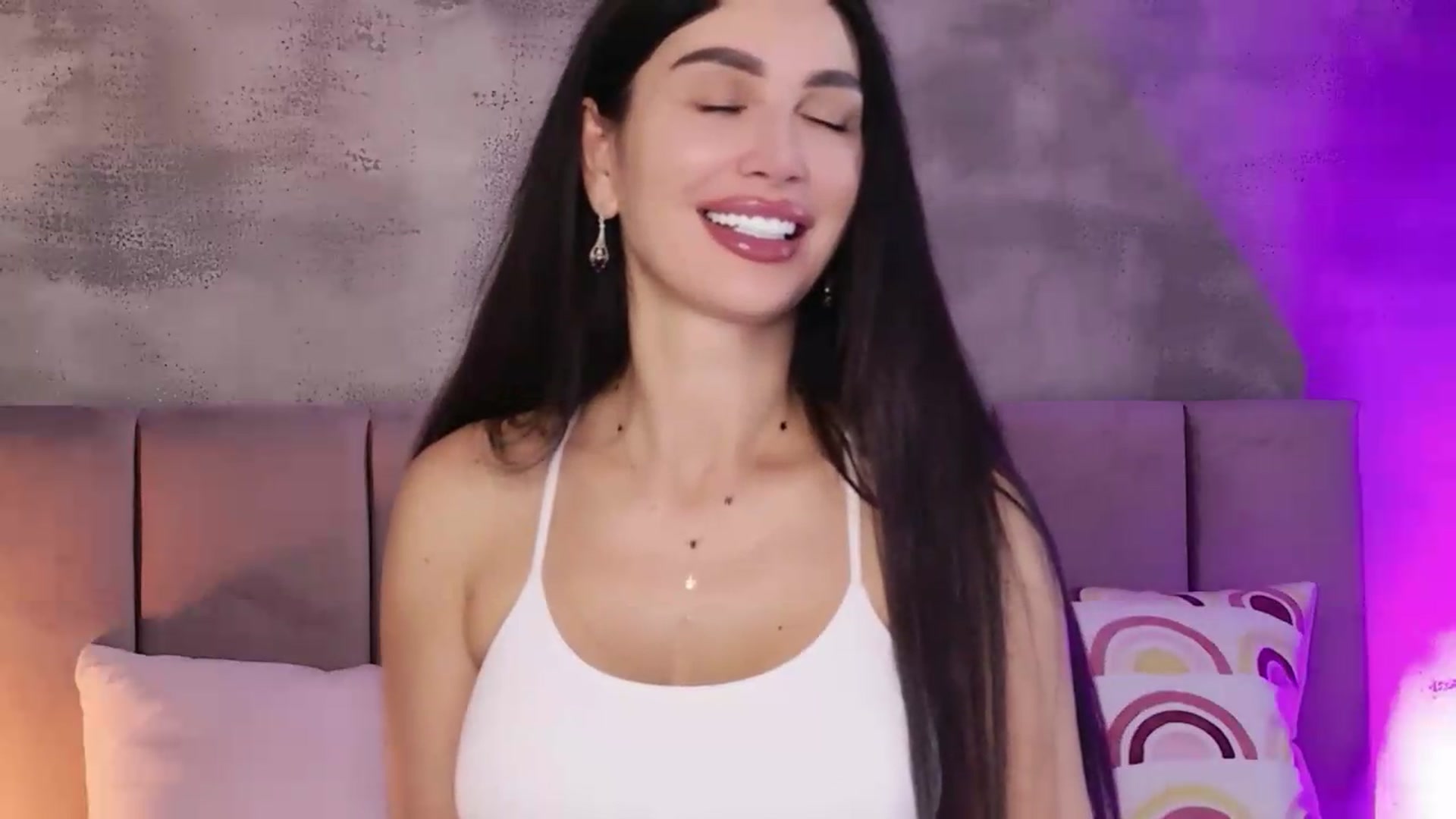 Gallery image thumbnail from Monalise's myfreecams stream on, 08/08/2026, 15:58 image 9 of 20