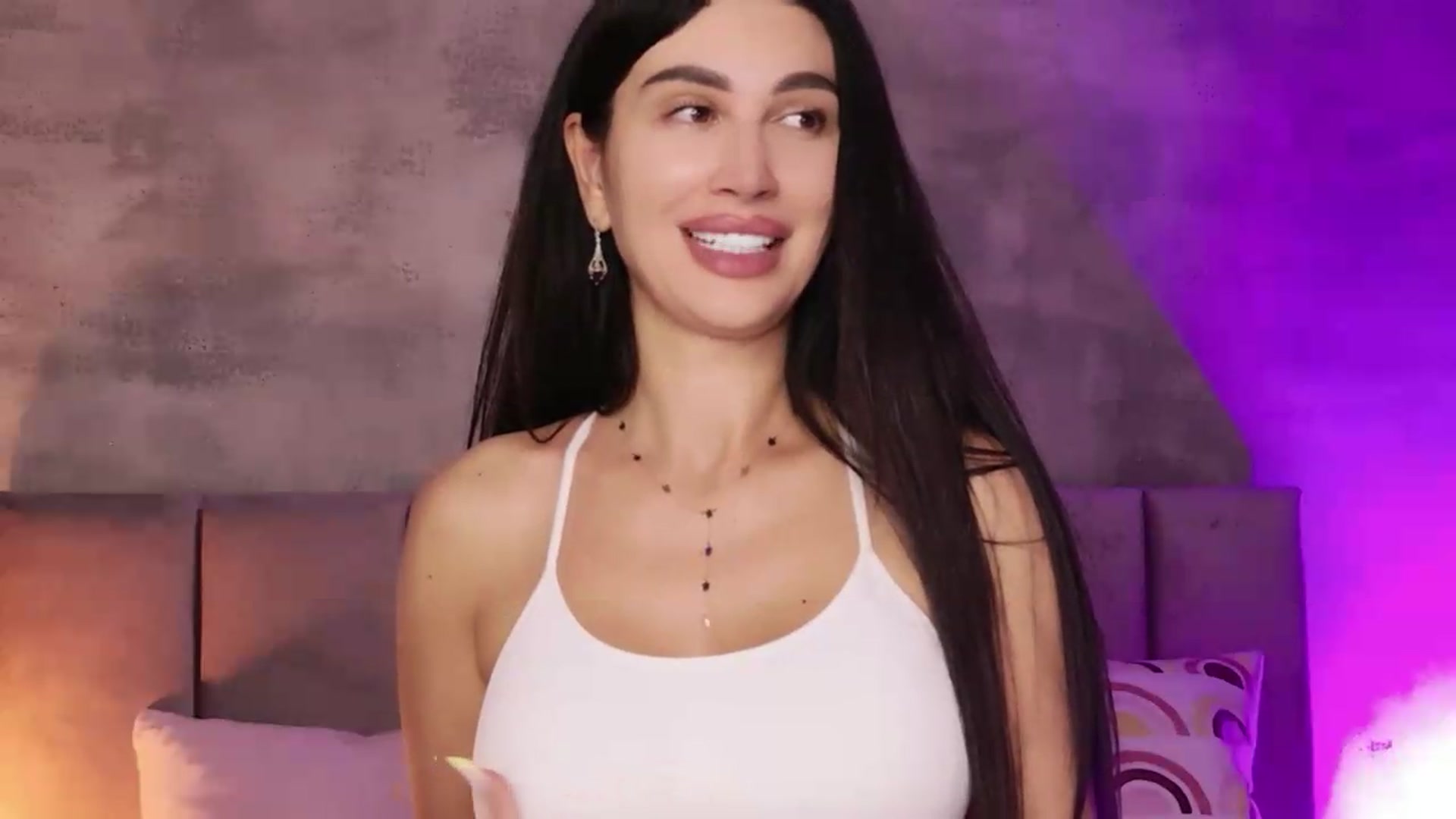 Gallery image thumbnail from Monalise's myfreecams stream on, 08/08/2026, 18:44 image 15 of 20