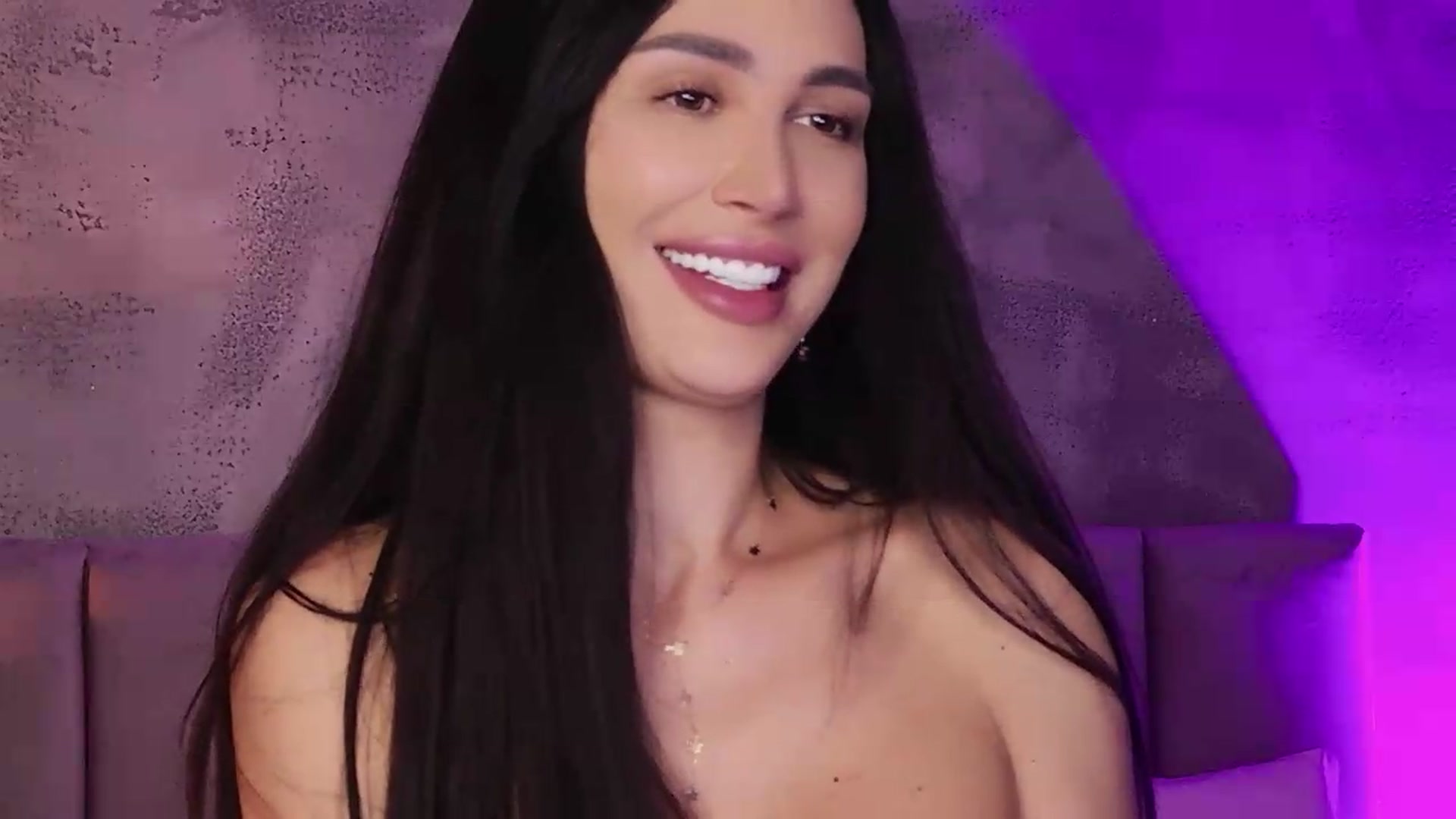 Gallery image thumbnail from Monalise's myfreecams stream on, 08/15/2026, 18:08 image 13 of 20