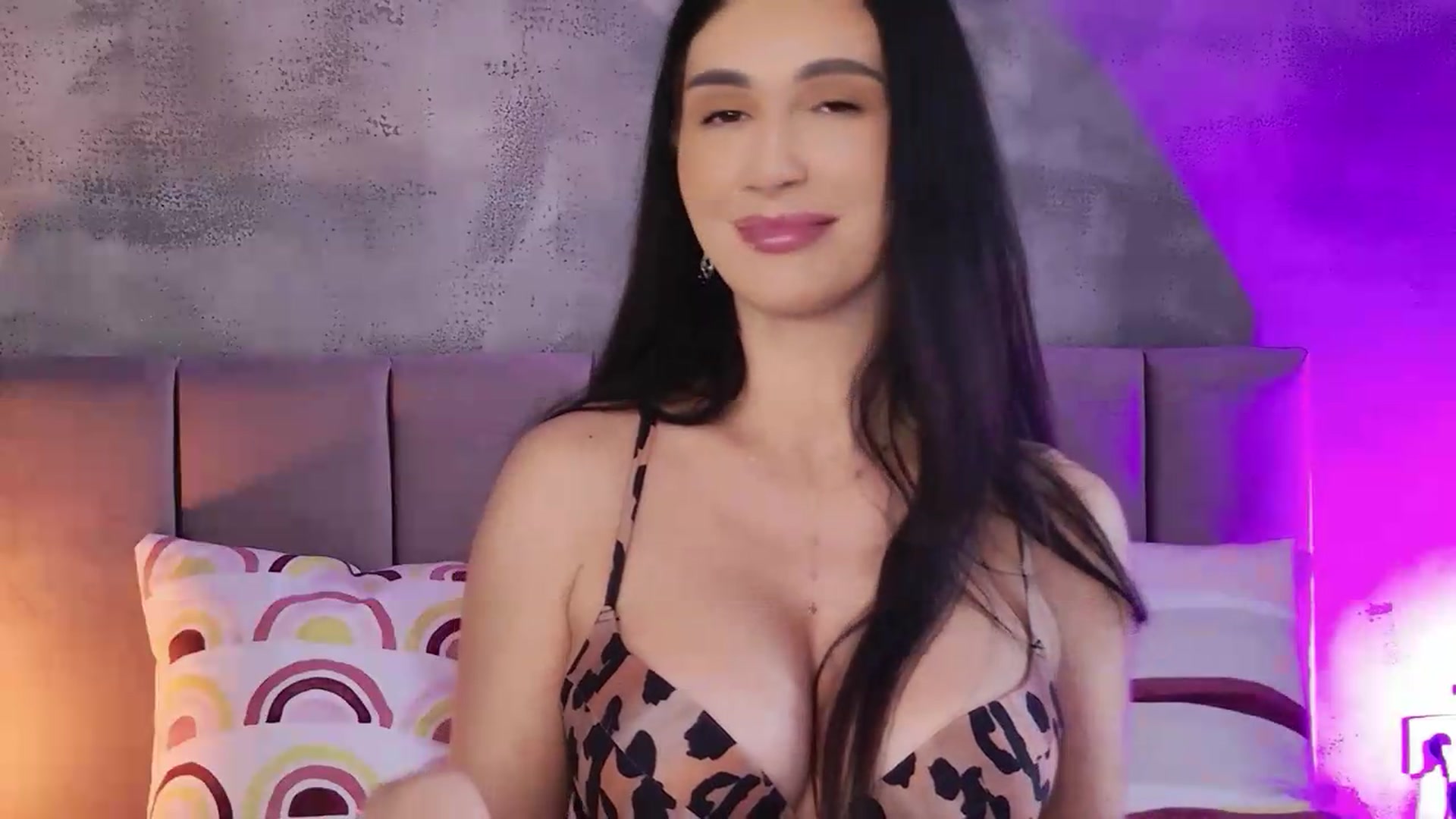 Gallery image thumbnail from Monalise's myfreecams stream on, 08/21/2026, 17:36 image 5 of 20