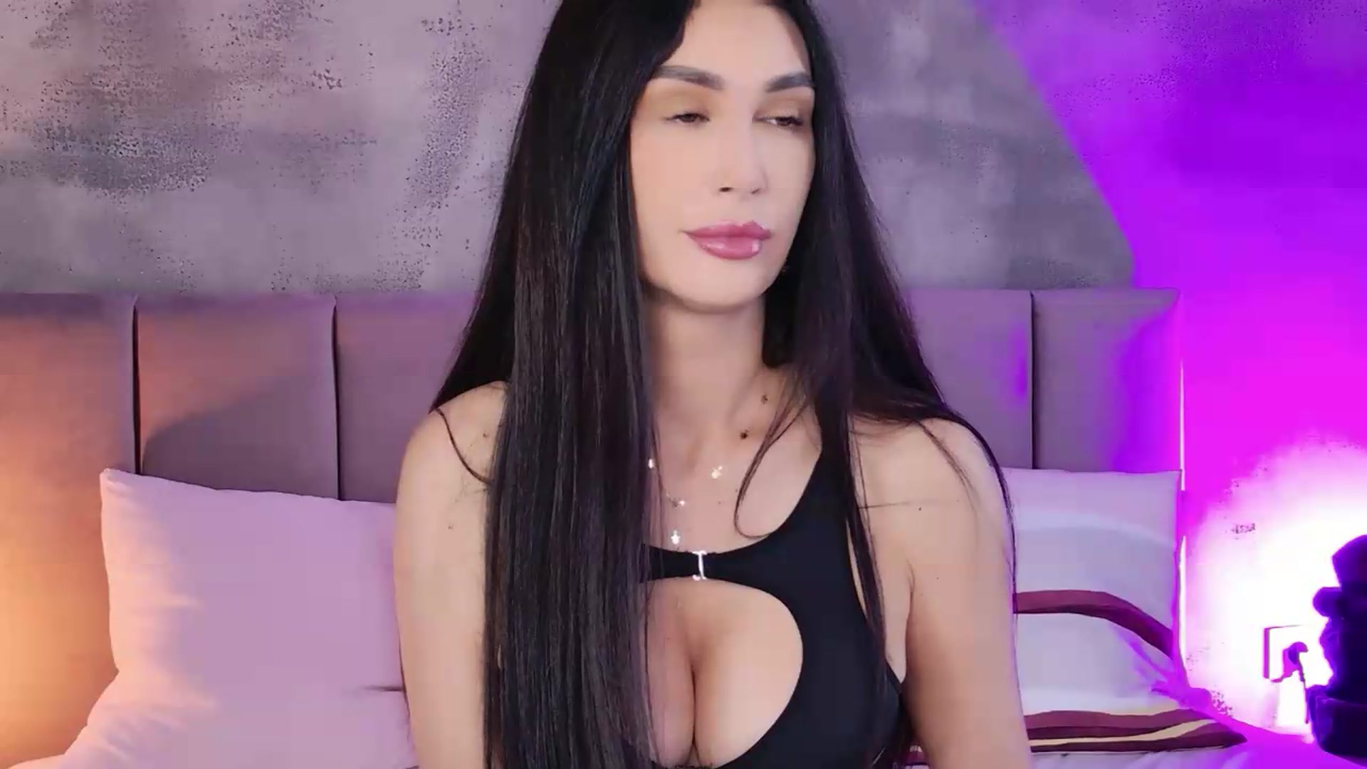 Gallery image thumbnail from Monalise's myfreecams stream on, 08/26/2026, 18:11 image 8 of 20