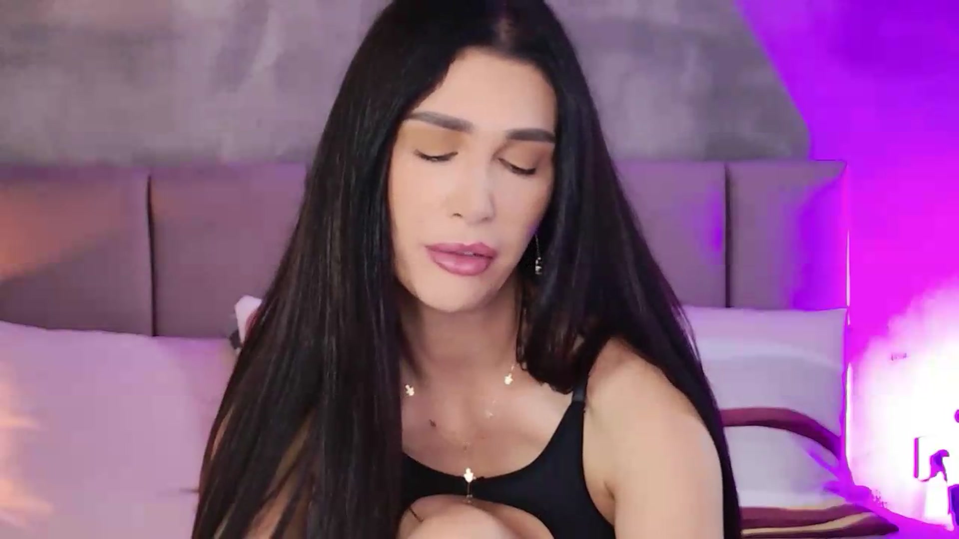 Gallery image thumbnail from Monalise's myfreecams stream on, 08/26/2026, 18:10 image 15 of 20