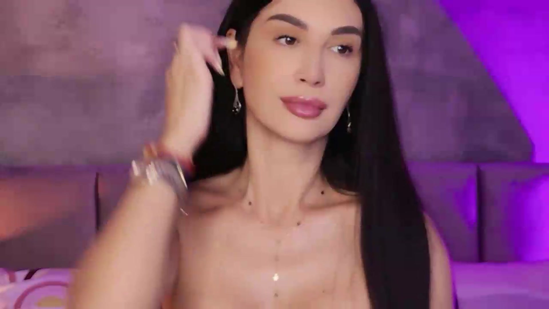 Gallery image thumbnail from Monalise's myfreecams stream on, 08/27/2026, 16:37 image 14 of 20